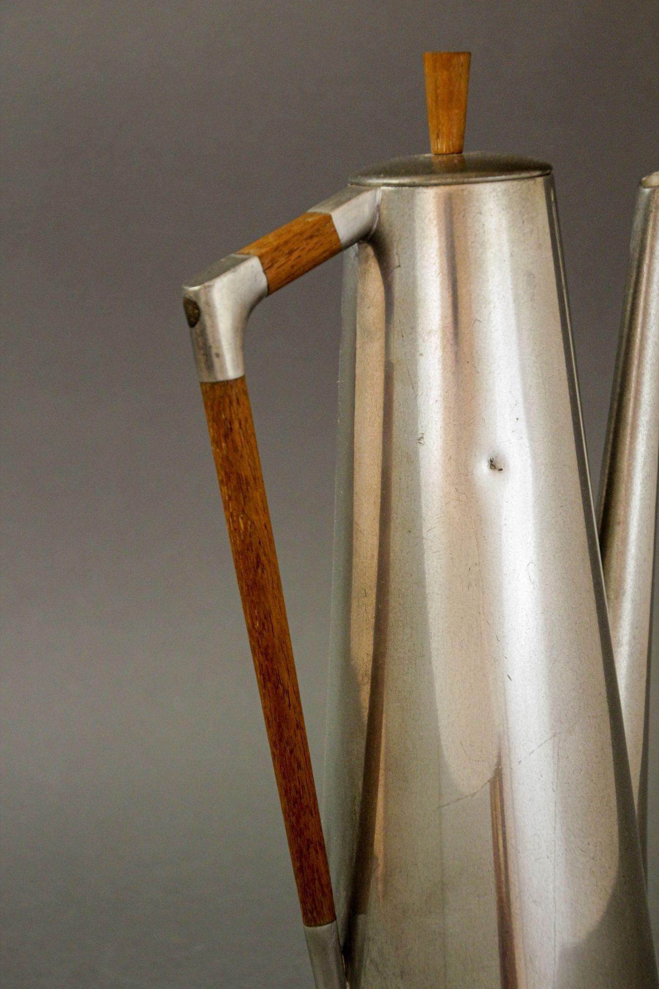 Étain Cafetière danoise Royal Holland en étain et teck des années 1960 KMD Tiel Daalderop en vente