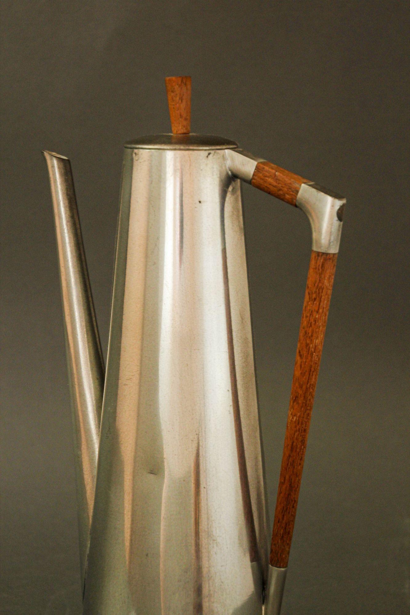 Cafetière danoise Royal Holland en étain et teck des années 1960 KMD Tiel Daalderop en vente 2