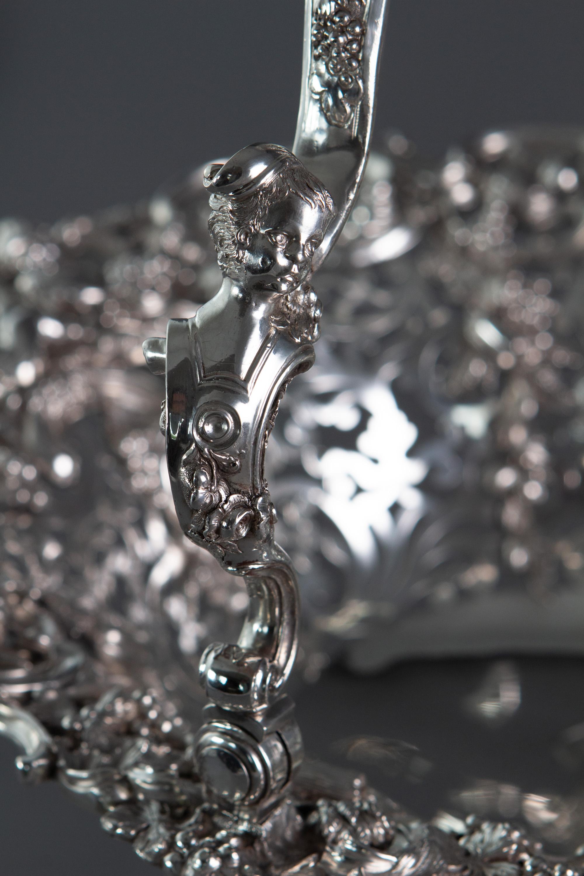 Interesse reale, un cesto per il raccolto in argento di Giorgio II, Londra 1759, di William Tuite in vendita 2