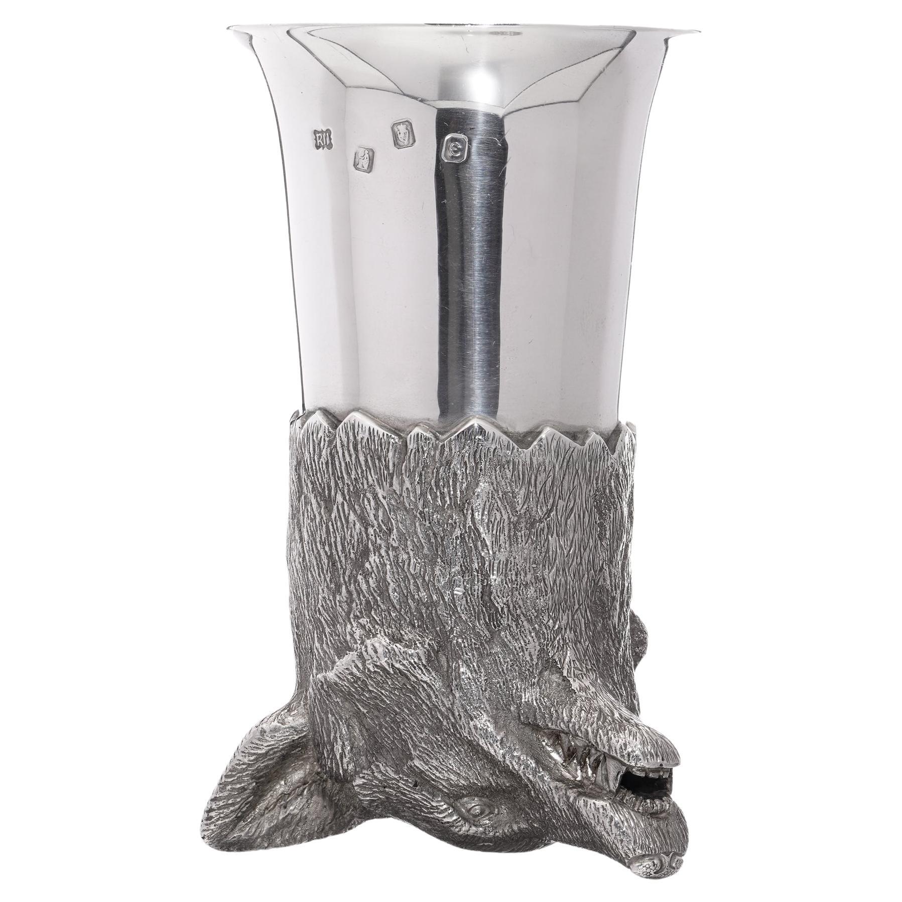 Royal Irish Silver Co. Steigbügelbecher Wolf, Sterling Silber vergoldet, 1972 im Angebot