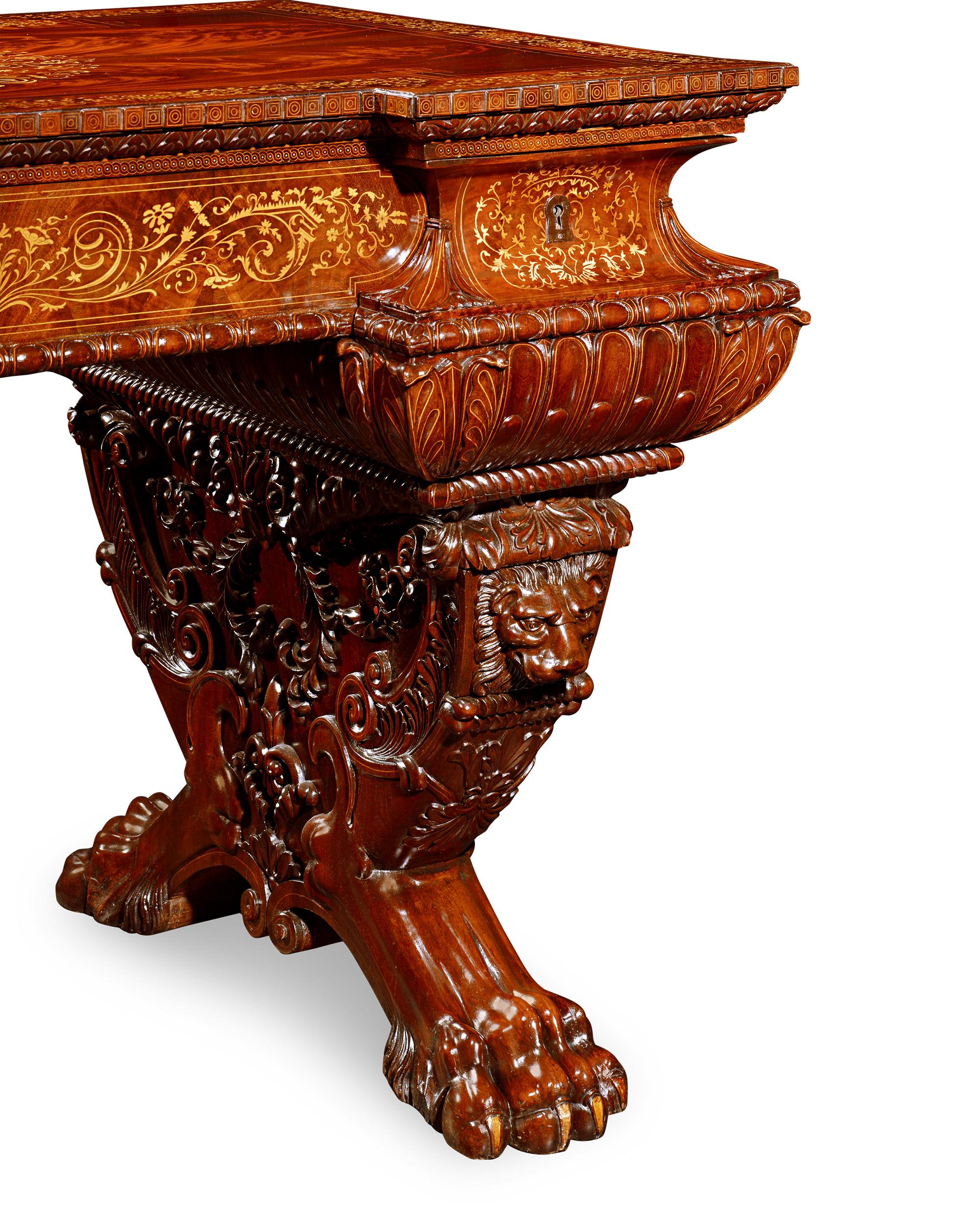 Royal Italian Schreibtisch und Sessel (Geschnitzt) im Angebot
