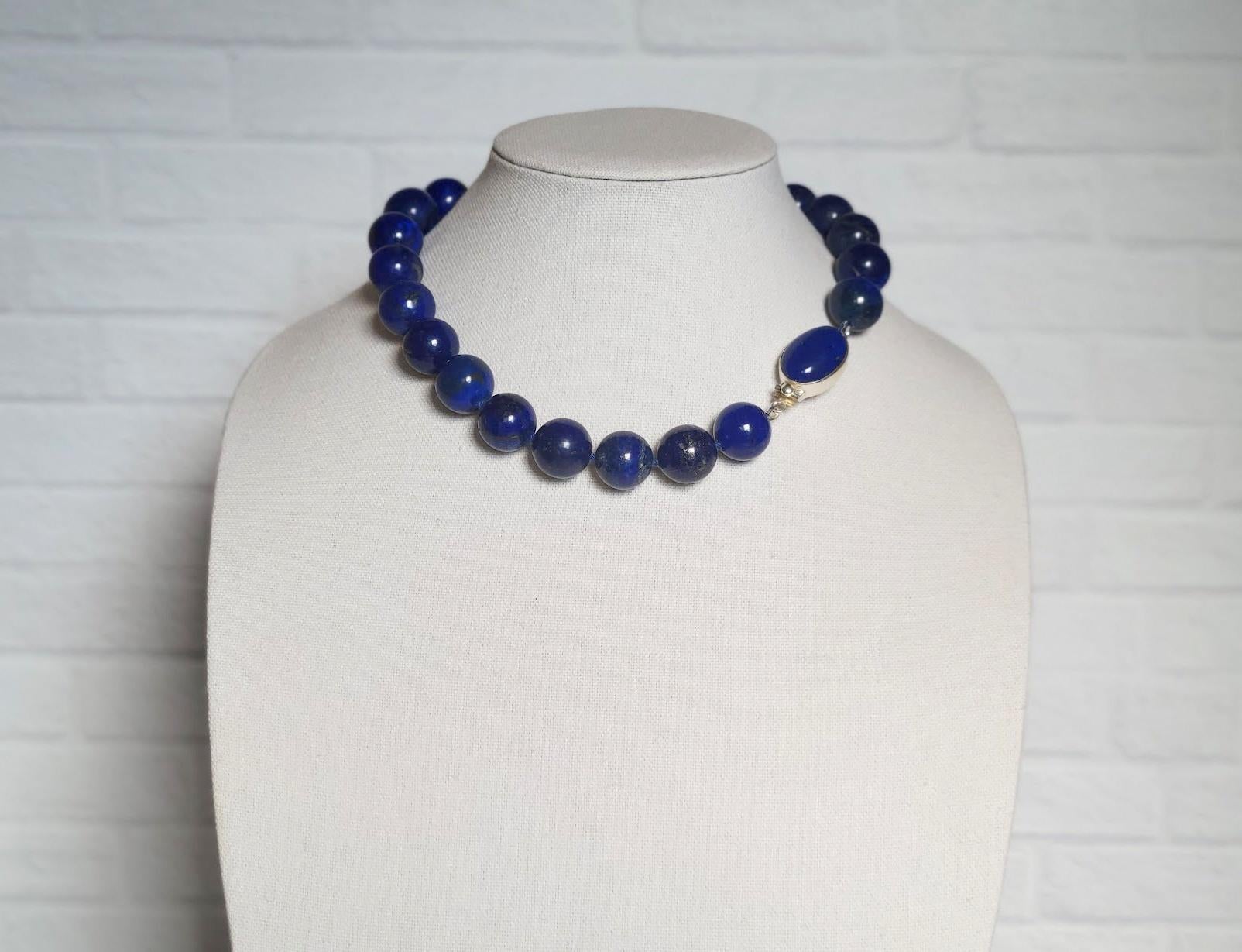 Royal Lapis Lazuli Necklace In Excellent Condition For Sale In Chesterland, OH