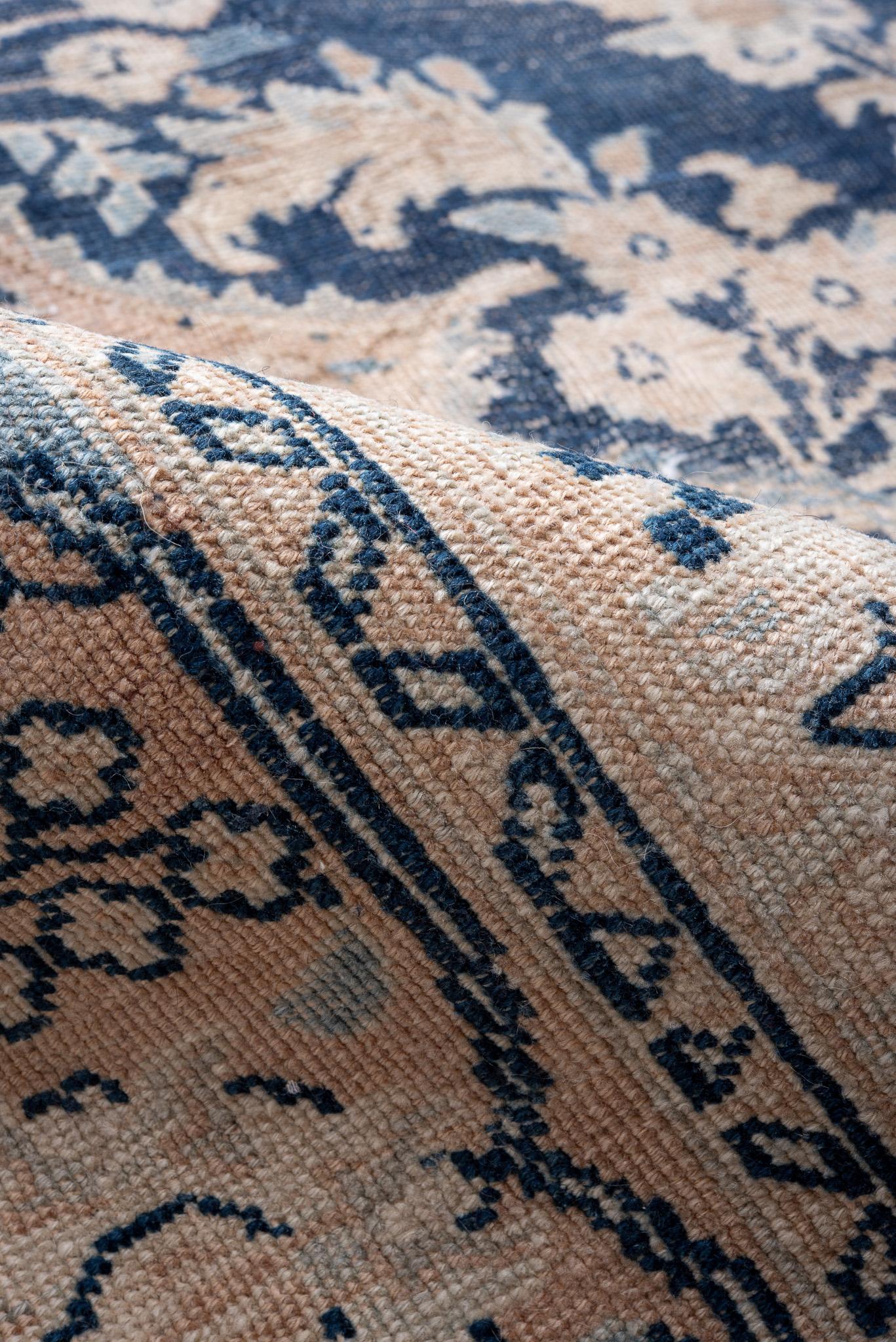 Mid-20th Century Royal Library Rug For Sale