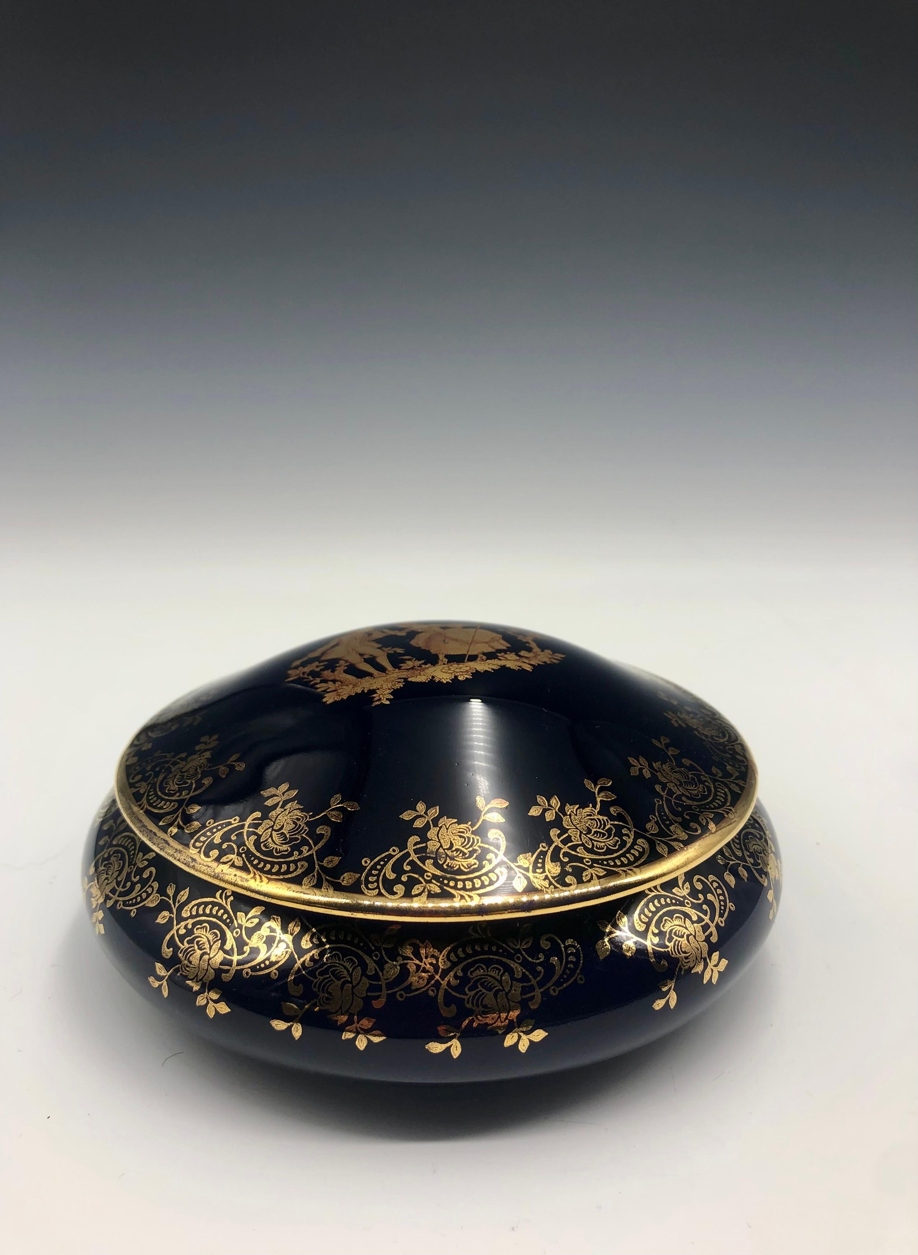 Caja de baratijas de porcelana azul y dorada Royal Limoges Francia Rococó