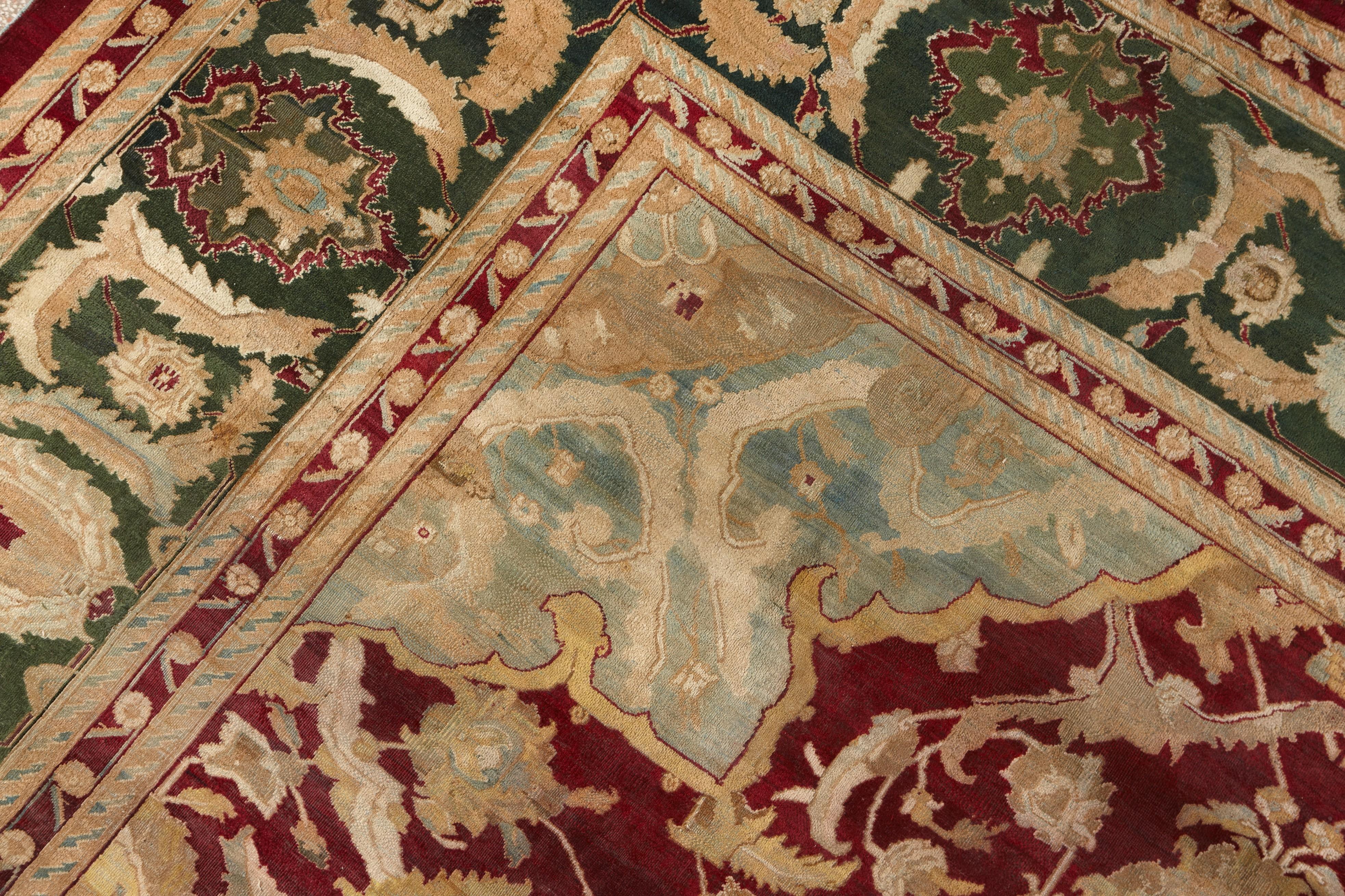 Royal Massive Antique Agra Carpet Lana en venta