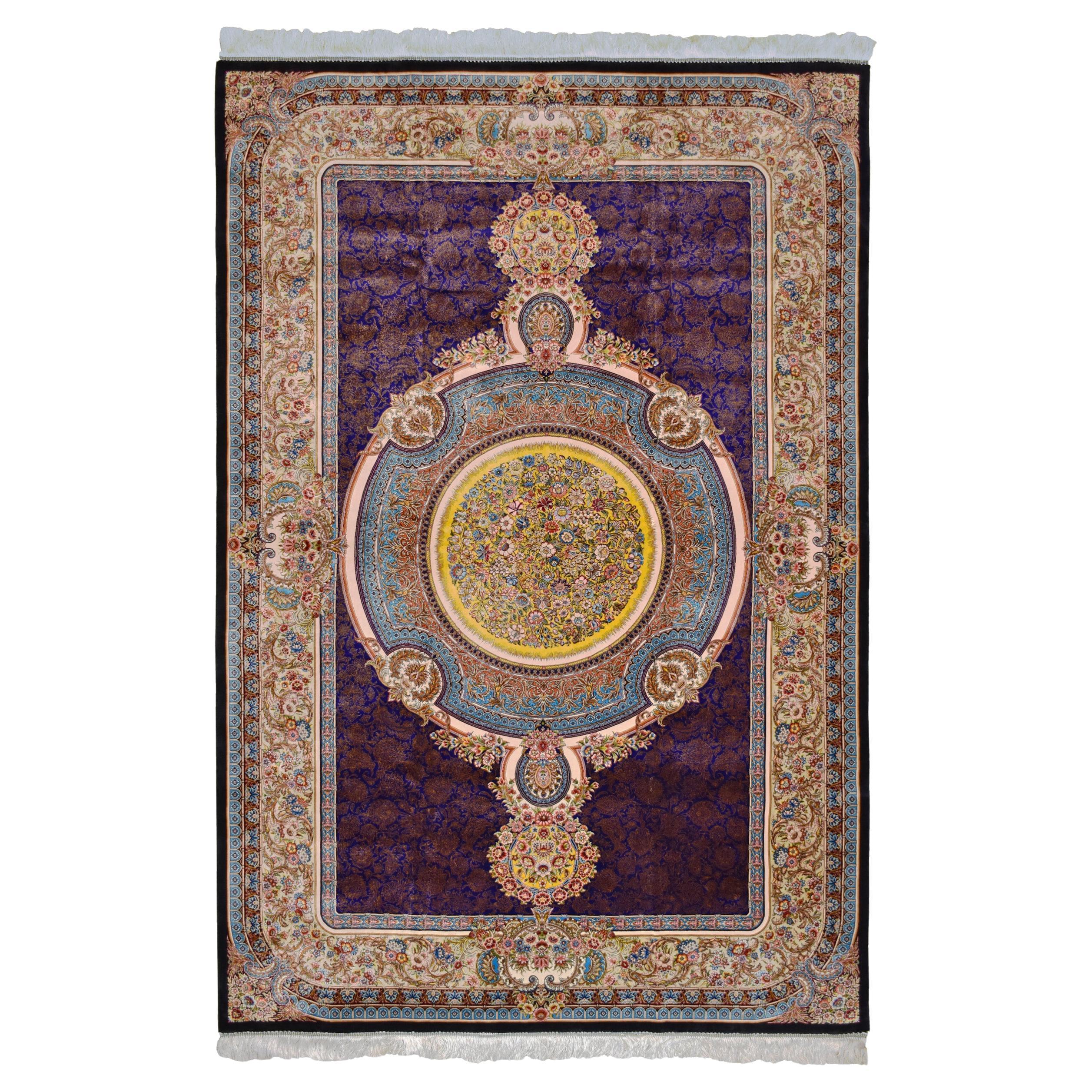 Tapis persan avec médaillon central et champ violet royal en stock