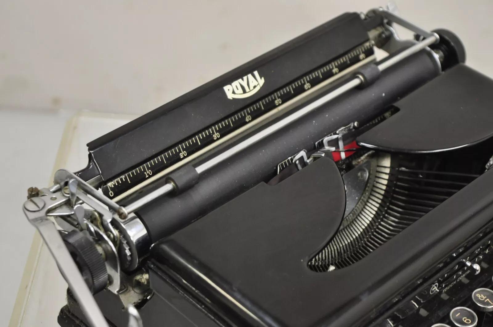 Royal Model O Touch Control Glossy Black Macchina da scrivere manuale portatile con custodia in vendita 4