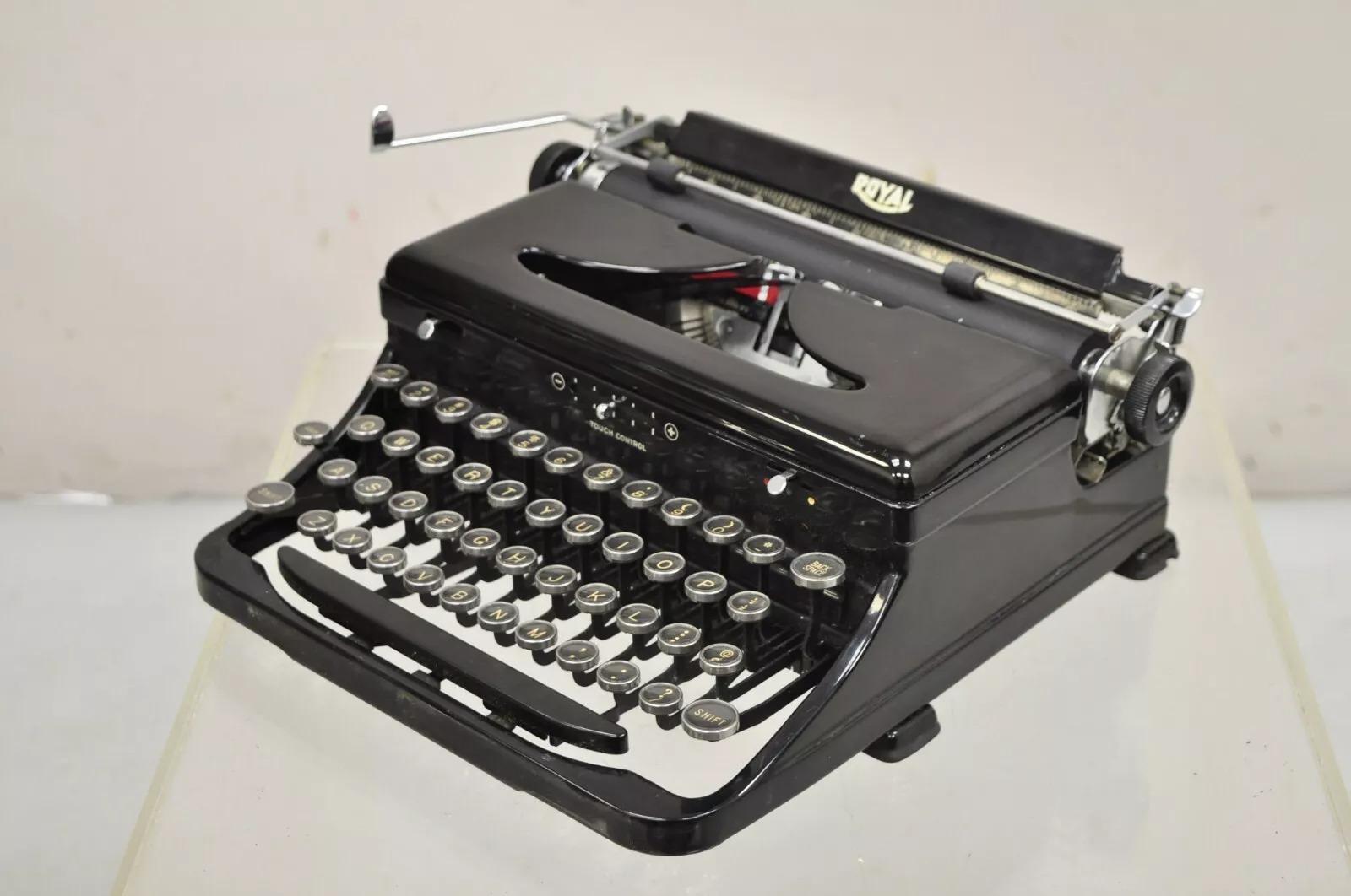 Royal Model O Touch Control Glossy Black Macchina da scrivere manuale portatile con custodia in vendita 5