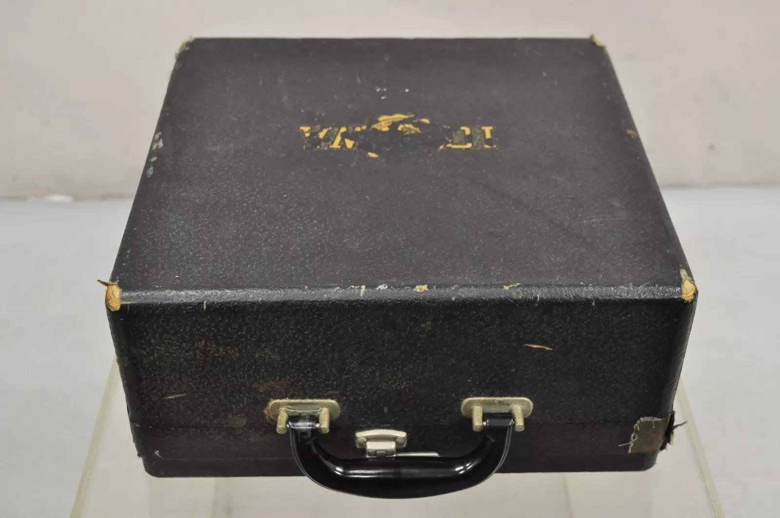 Vintage Royal Model O Touch Control Glossy Black Macchina da scrivere manuale portatile con custodia. Circa all'inizio del XX secolo. Misure: Custodia 6