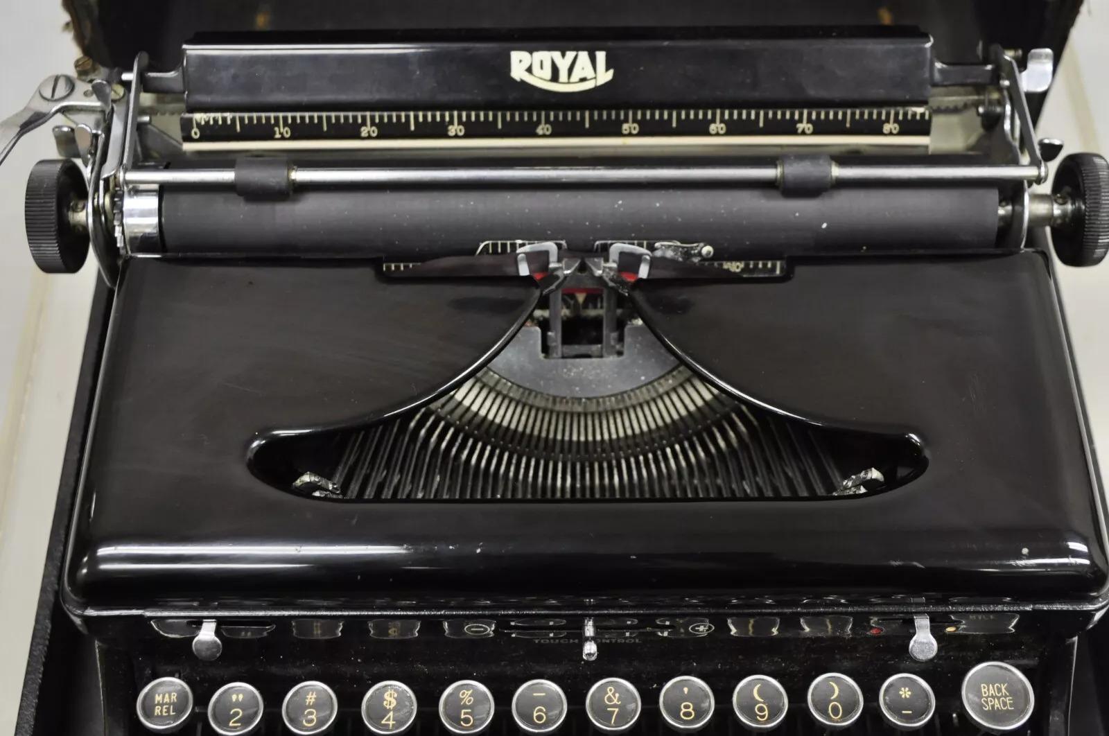 Sconosciuto Royal Model O Touch Control Glossy Black Macchina da scrivere manuale portatile con custodia in vendita