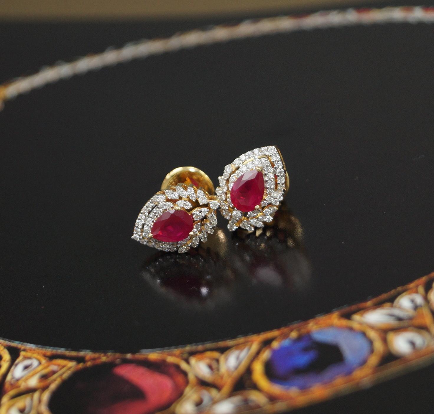 Brilliant Cut Royal Natural ruby brilliant cut diamond 18K gold stud drop shaped earrings For Sale