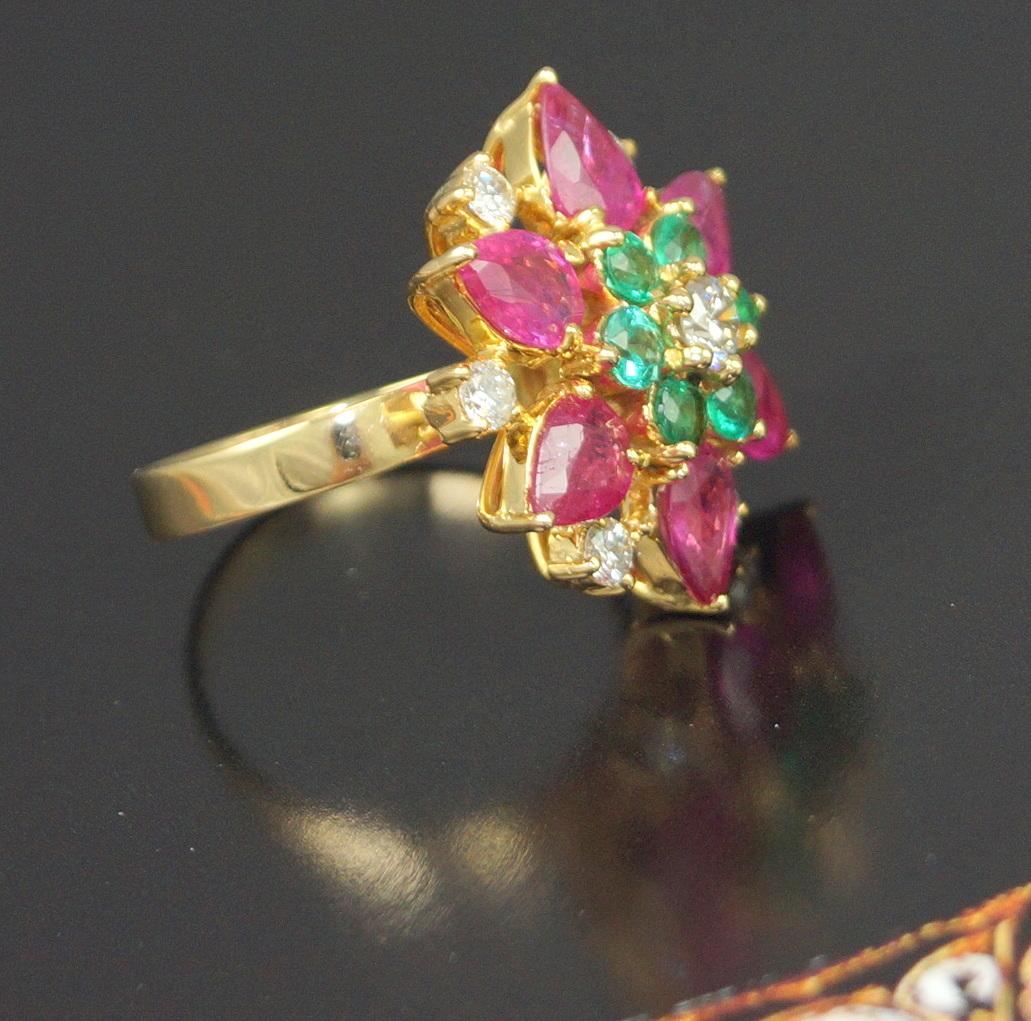 Women's or Men's Royal Natural ruby emerald brilliant cut diamond 18K gold statement ring For Sale
