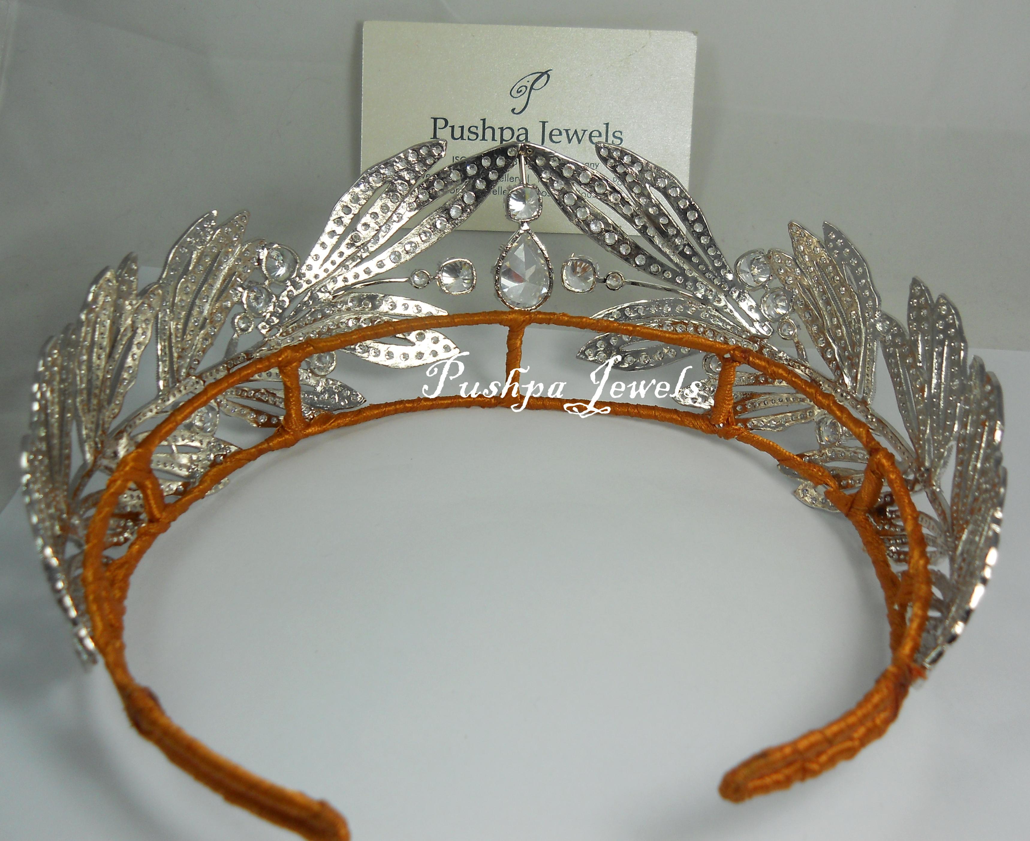 Royal Natural white topaz sterling silver tiara head accessory wedding band In New Condition For Sale In Delhi, DL