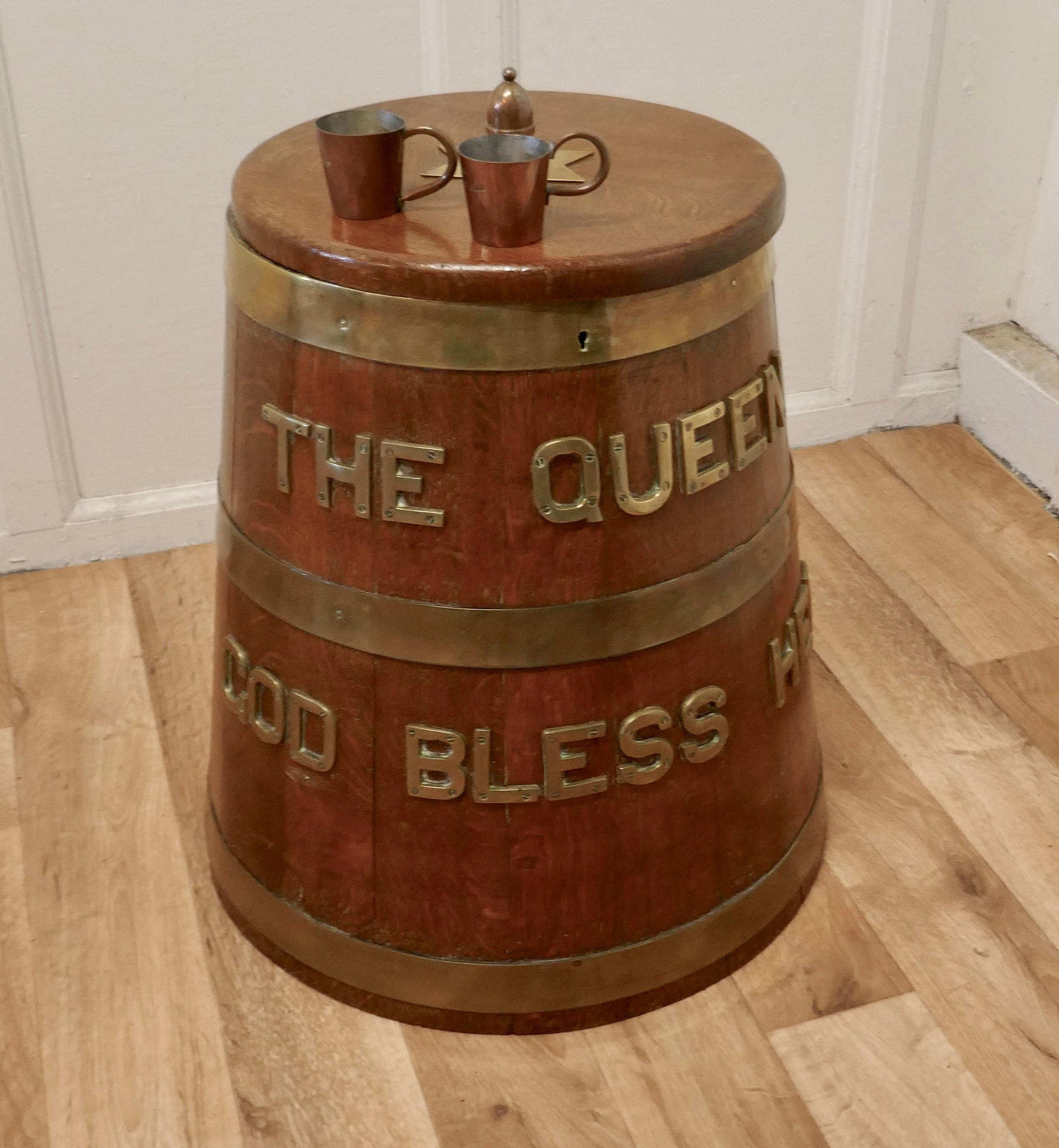 Royal Navy “Grog Tub”, Oak and Brass Sailor’s Rum Barrel In Good Condition In Godshill, Isle of Wight