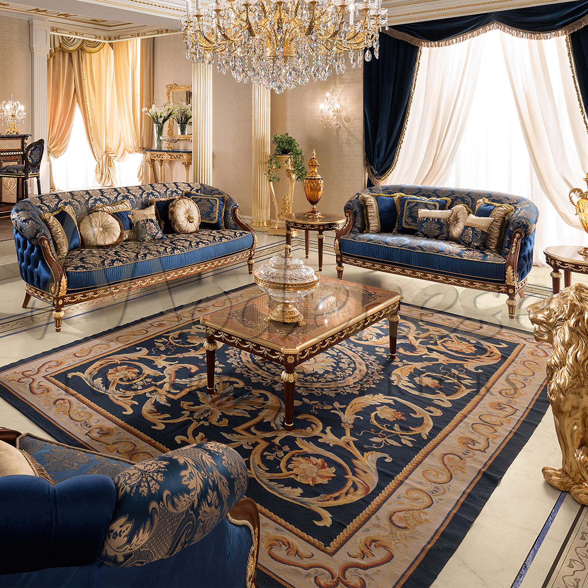  Royal Neoklassizistisches Royal-Sofa aus hochwertigem Kirschbaumholz und glänzendem Blattgolddekor (Barock) im Angebot