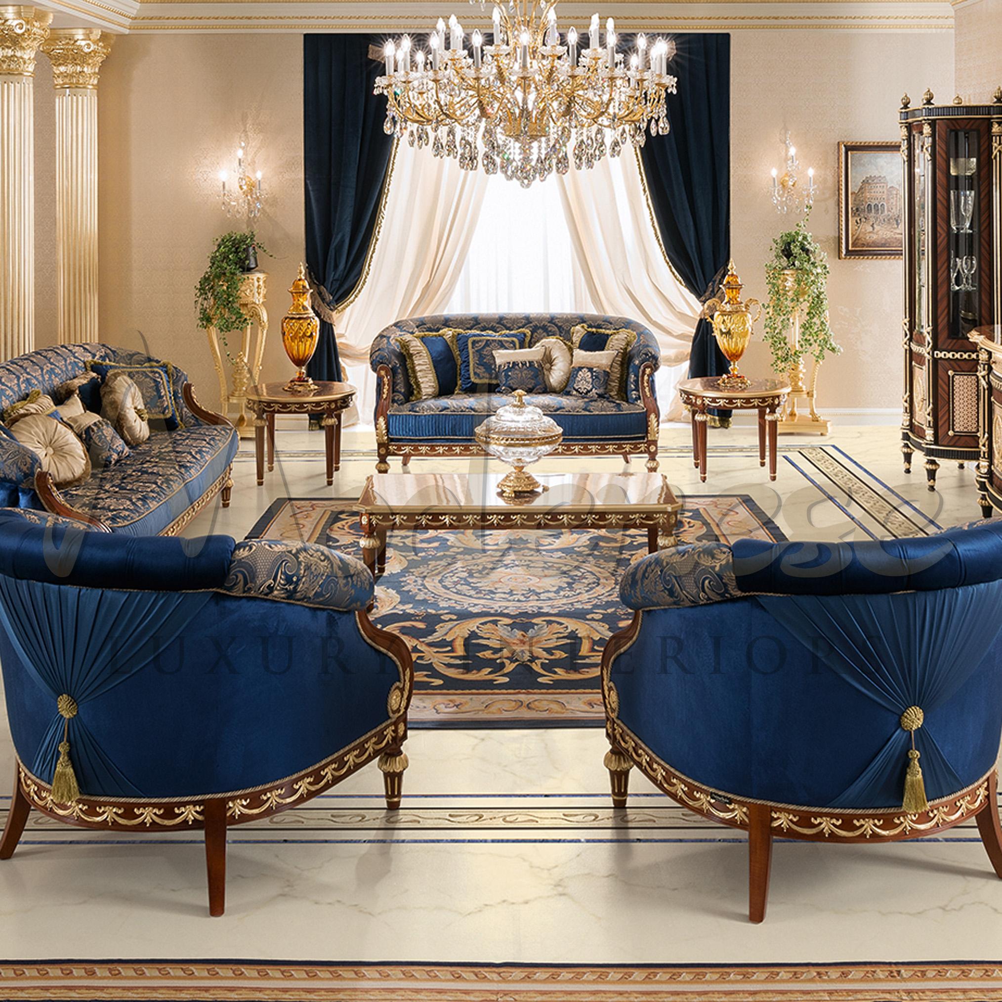  Royal Neoklassizistisches Royal-Sofa aus hochwertigem Kirschbaumholz und glänzendem Blattgolddekor (Italienisch) im Angebot