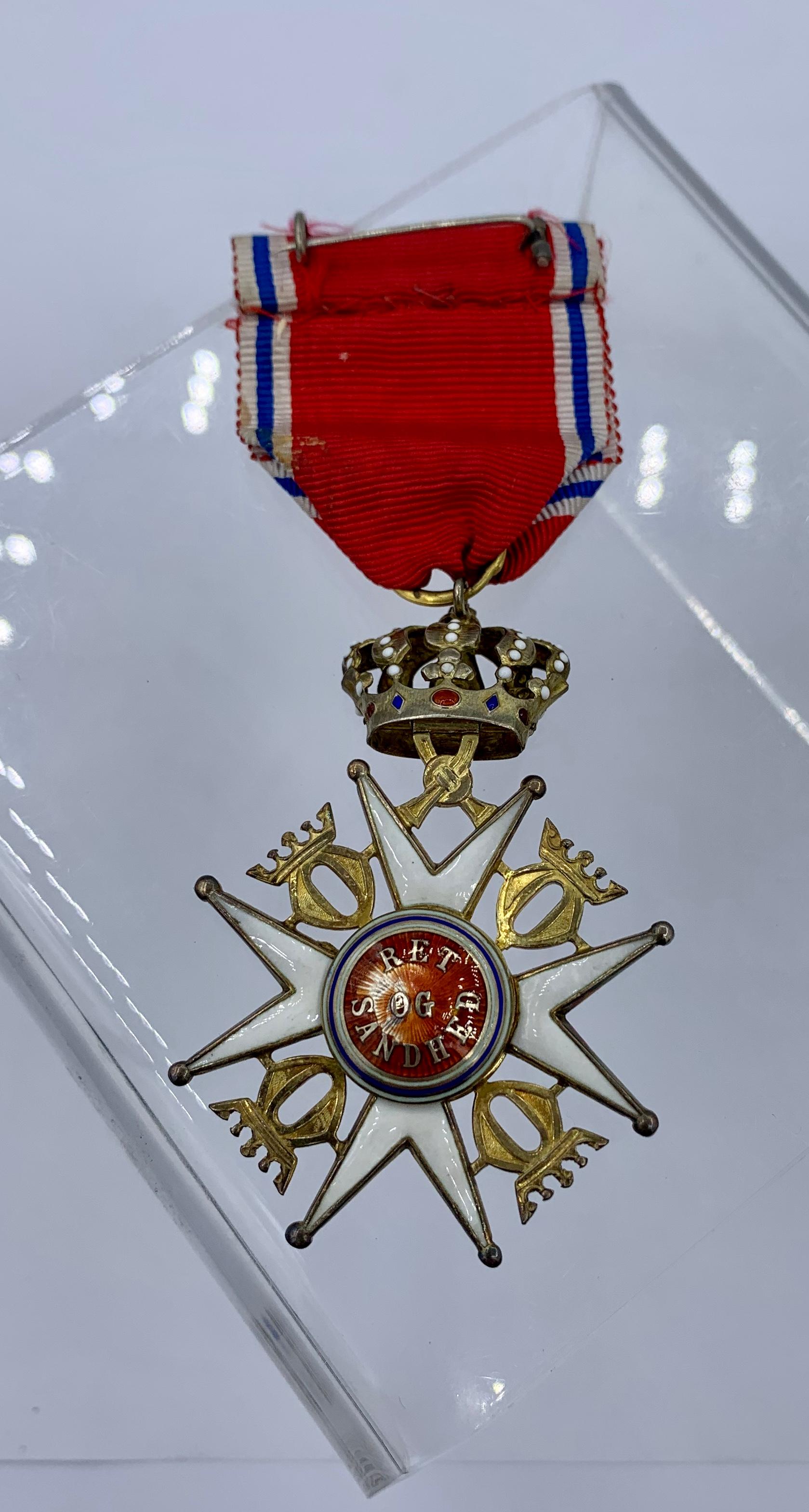 L'Ordre royal norvégien de Saint Olav présenté à Celeste Holm, lauréate d'Oscar en vente 5