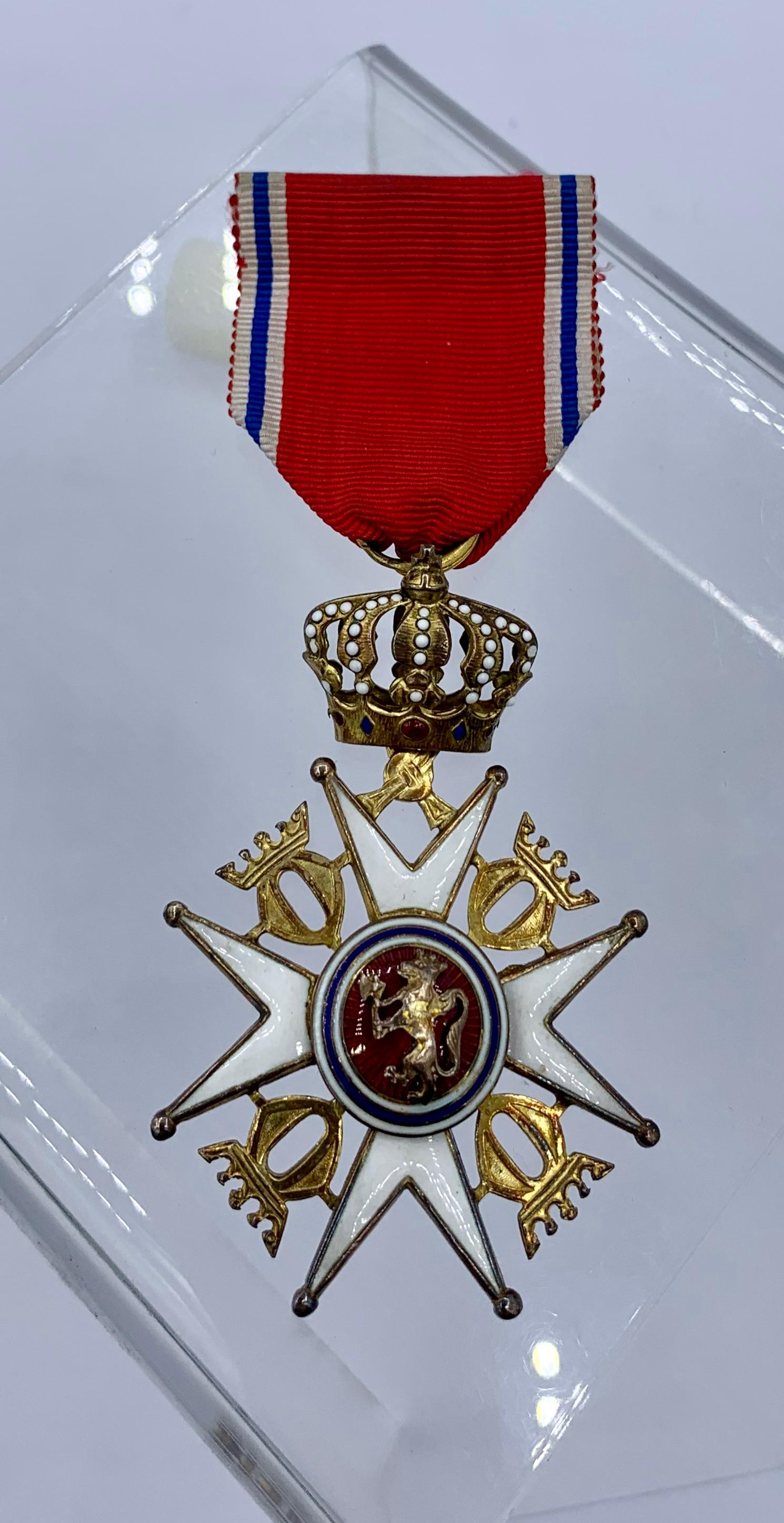 Belle Époque L'Ordre royal norvégien de Saint Olav présenté à Celeste Holm, lauréate d'Oscar en vente