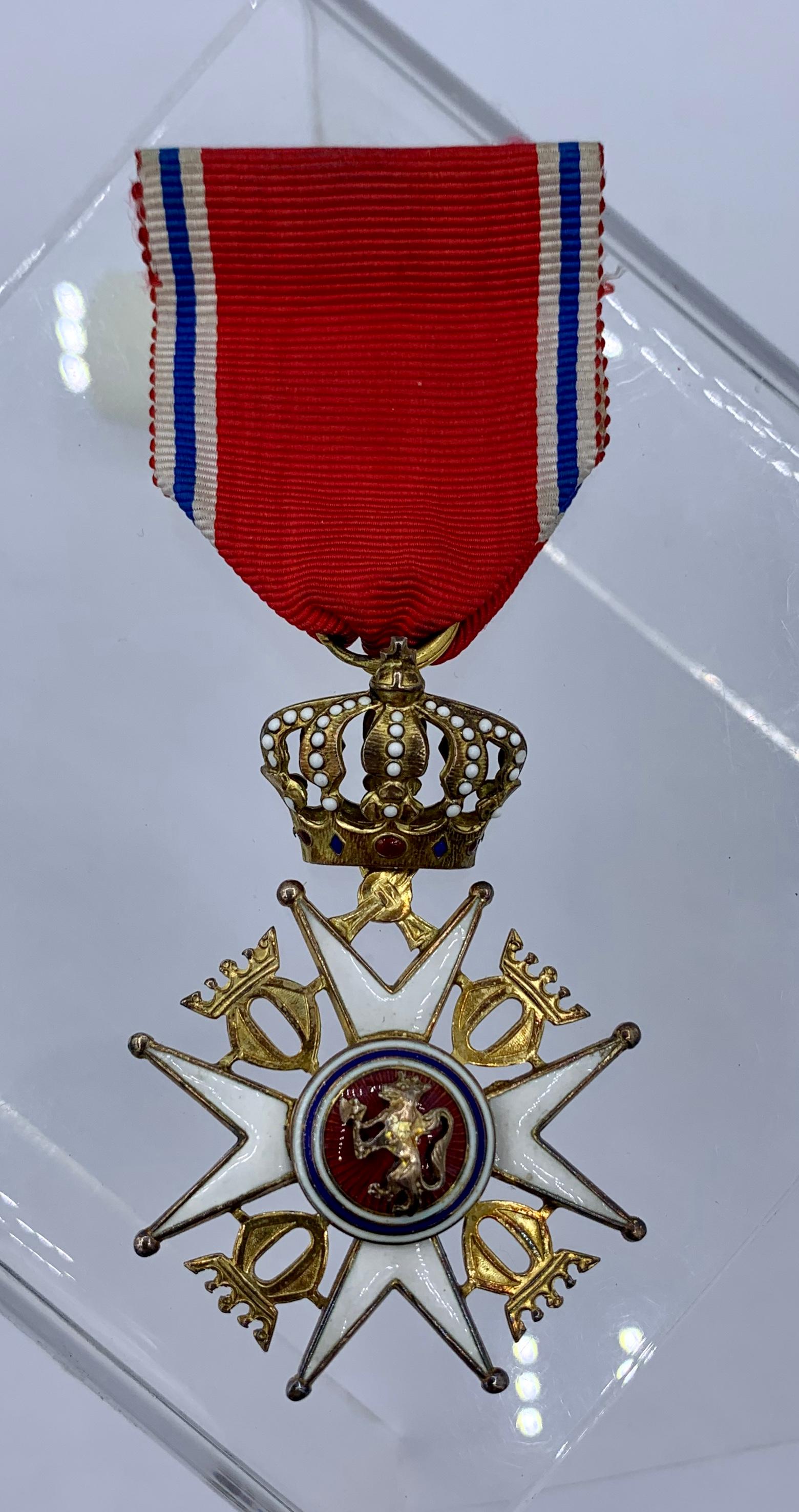 L'Ordre royal norvégien de Saint Olav présenté à Celeste Holm, lauréate d'Oscar Bon état - En vente à New York, NY