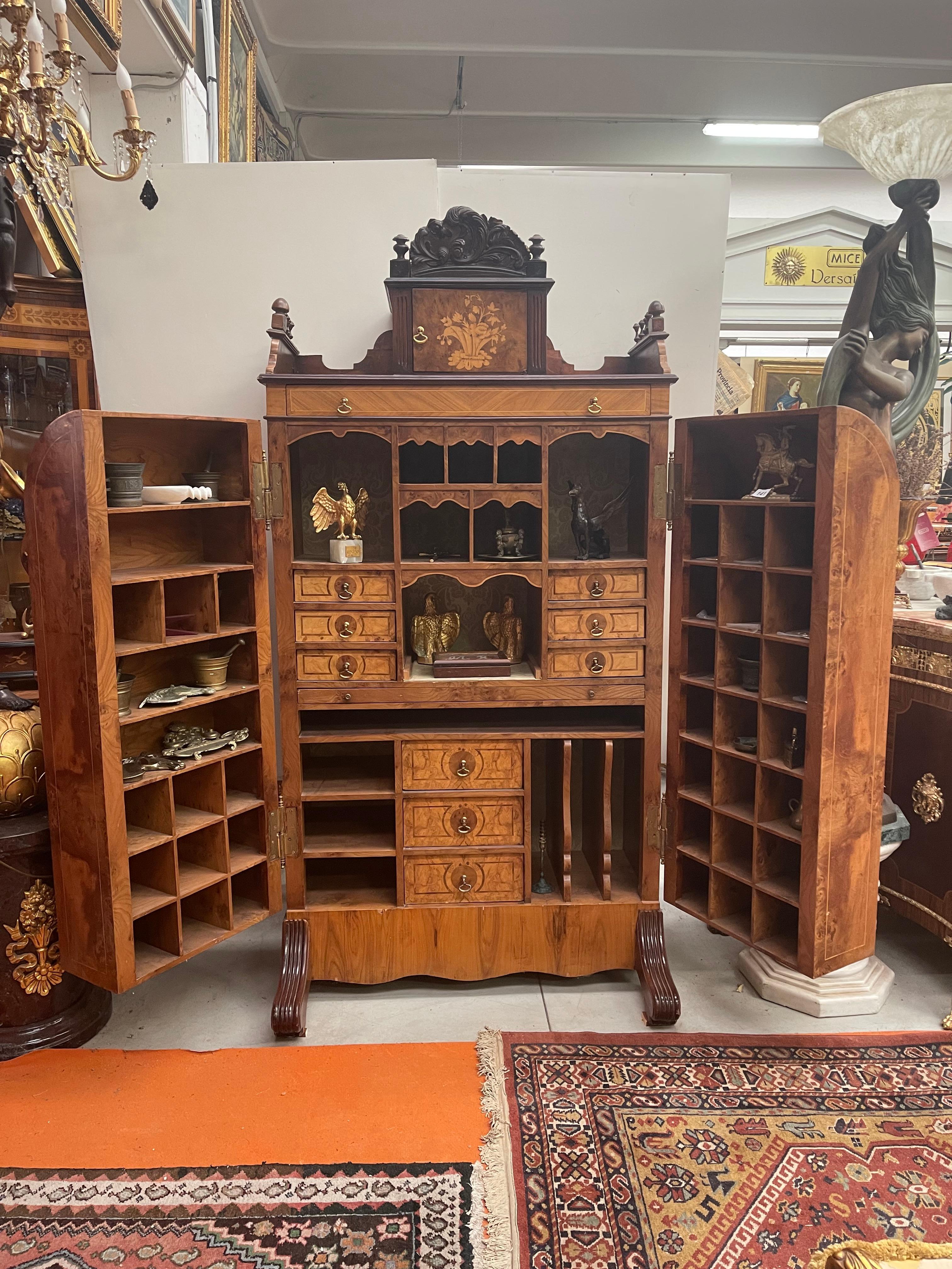 Italian Bureau d'organisateur royal aux fruits prestigieux Bois d'origine italienne 1960 en vente