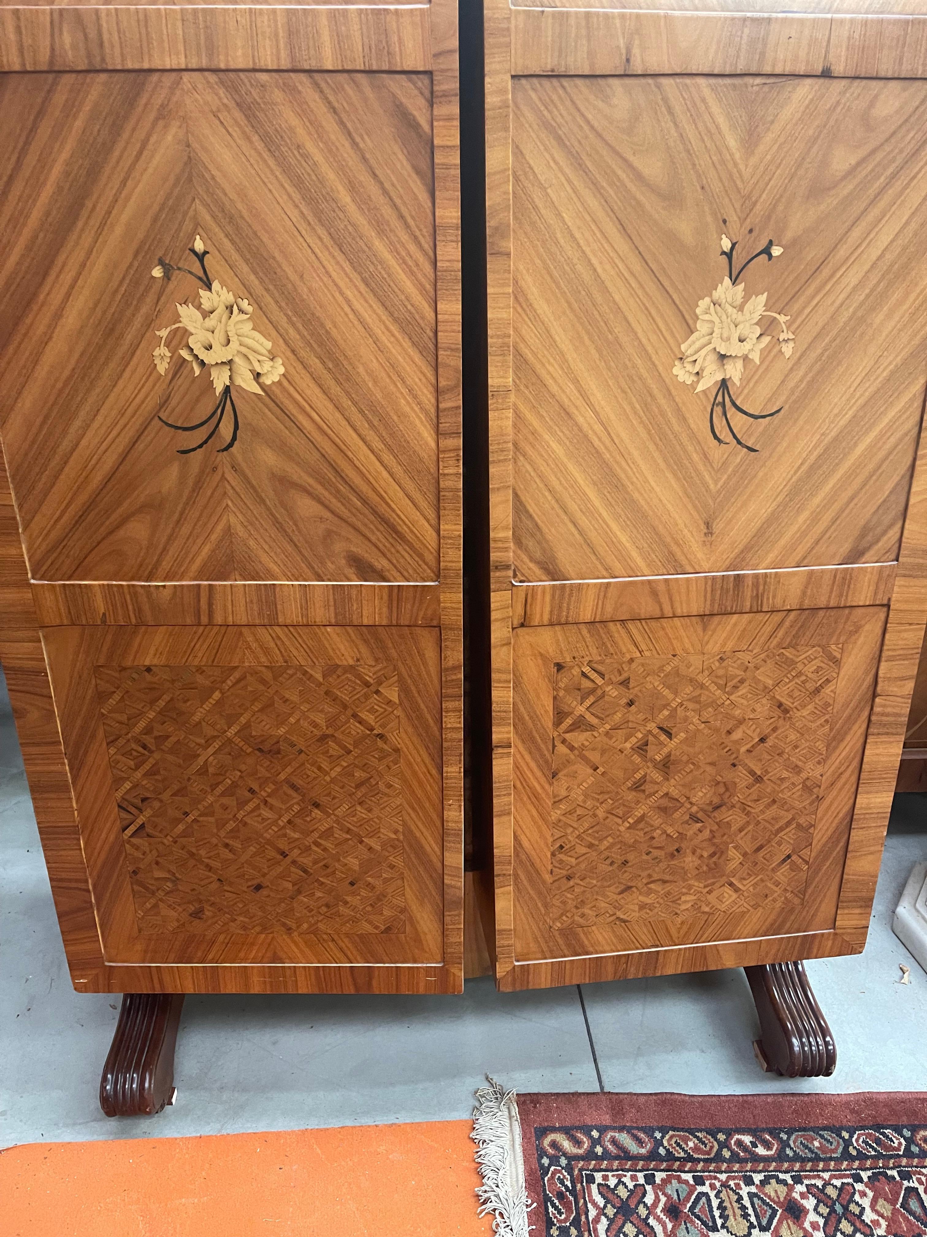 Bureau d'organisateur royal aux fruits prestigieux Bois d'origine italienne 1960 en vente 1