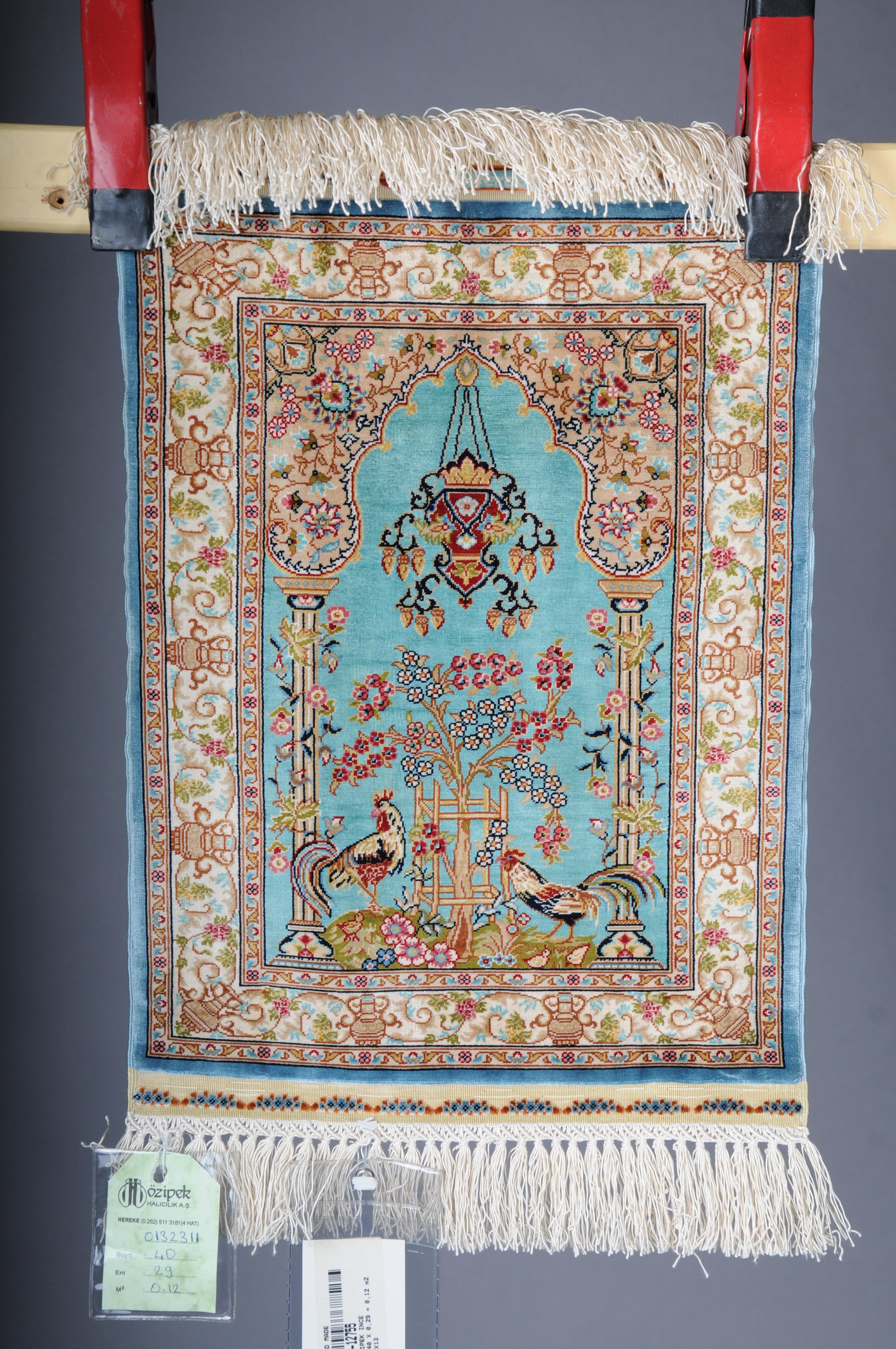 Royal Ozipek silk carpet/tapestry Hereke signed, 20th Century

This hand-knotted Hereke rug is a magnificent addition to your living space. Once intended for imperial palaces, the detailed work of art now decorates your home. Only natural materials