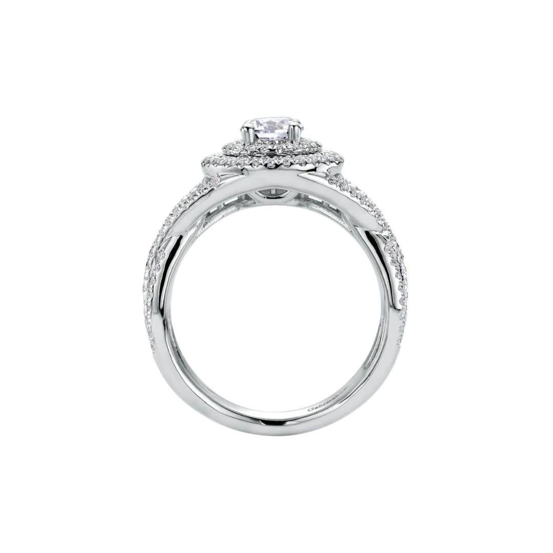 Damen Royal Pave 14k Weißgold Diamant Verlobungsfassung. Dieser Ring ist wahrhaftig für einen König geeignet! Ein aufwändiges dreidimensionales Geflecht aus zarten Pflasterlinien schnürt sich zu einem prächtigen doppelten Heiligenschein. Das
