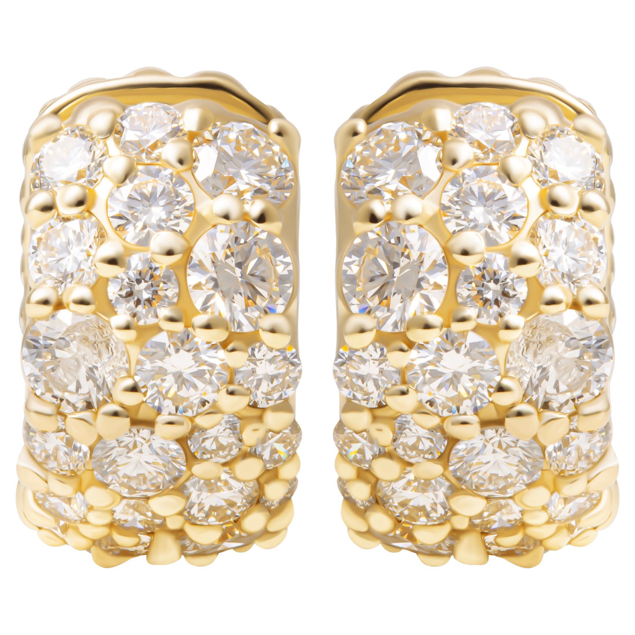 Orecchini a cerchio Royal Pave 
In oro giallo 14K
Diamanti naturali di colore F/G e purezza VS  
Per un totale di 2,64ct


