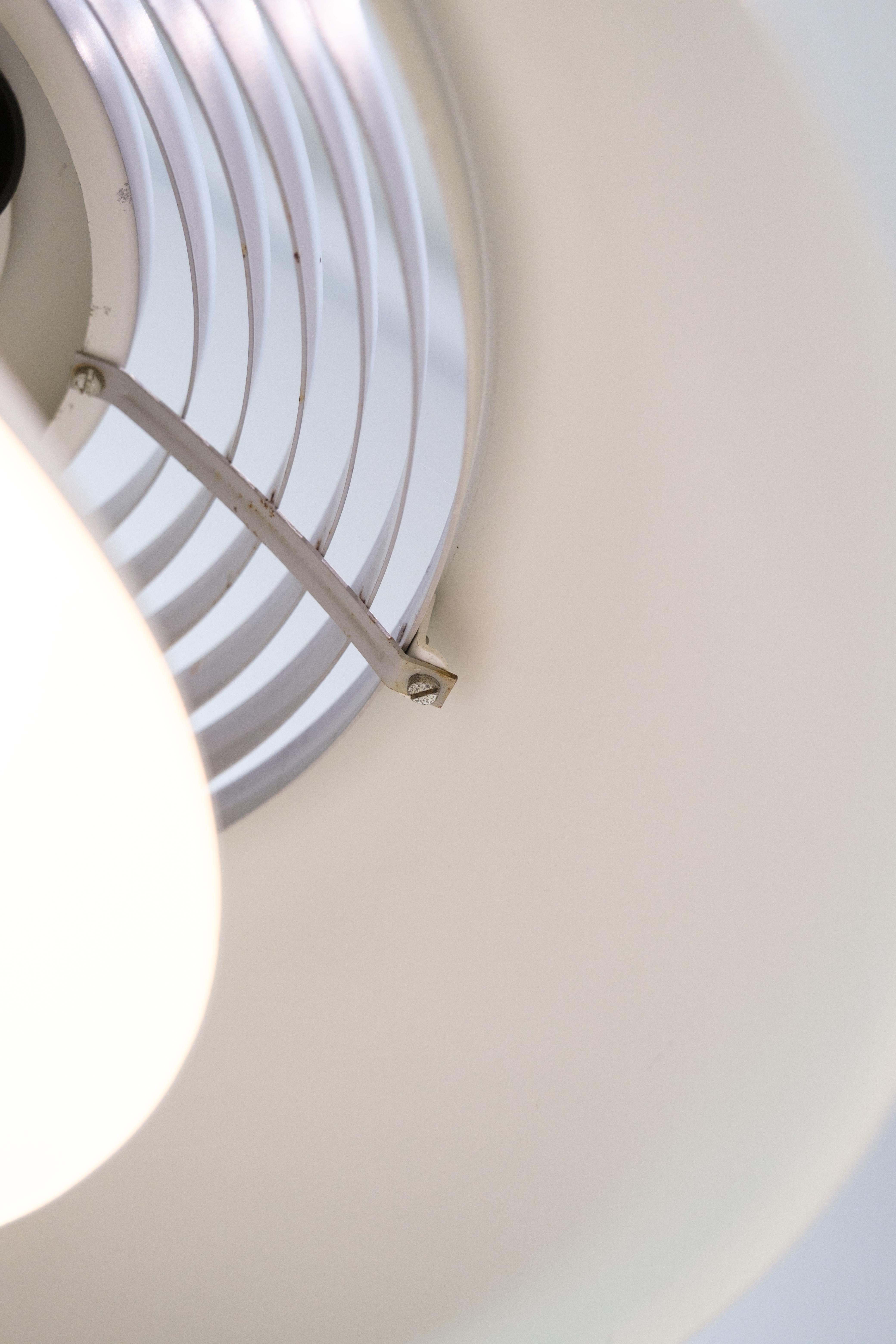 Milieu du XXe siècle Pendentif Royal en gris, en aluminium et en acier par Arne Jacobsen dans les années 1960 en vente