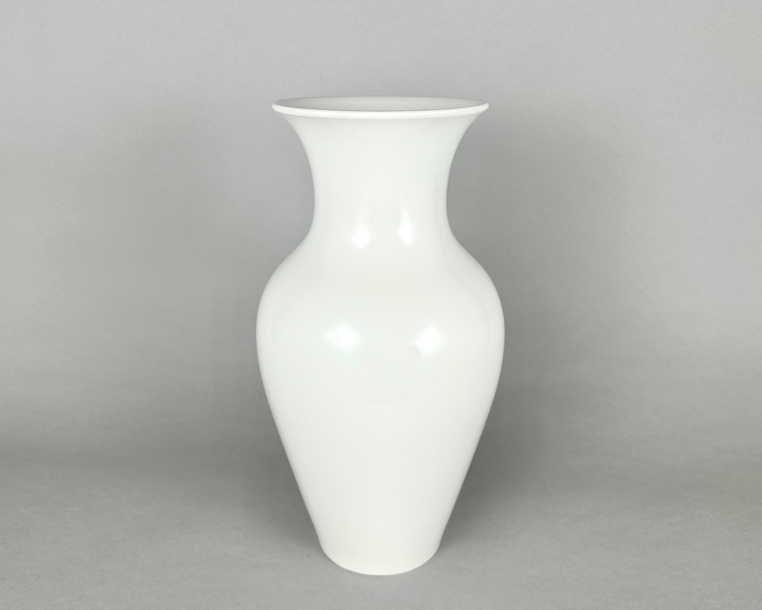 A large porcelain vase is a stylish decorative element for any interior.

A true example of grace and elegant style from the best German craftsmen of the KPM manufactory.

Suitable for decorating various rooms, such as bedroom, living room or