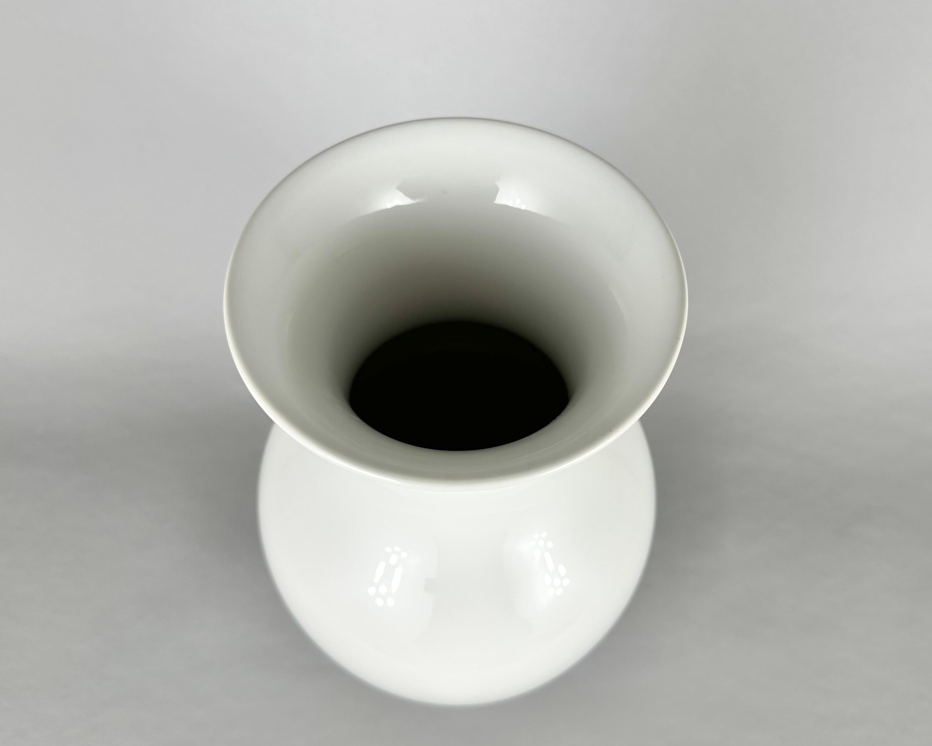 Royal Porcelain Bavaria KPM Handmade Vase Germany 1930s For Sale 1