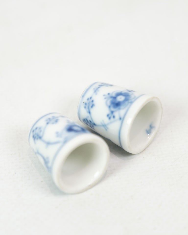 Royal porcelain, mussel painted thimble, 1950 For Sale at 1stDibs