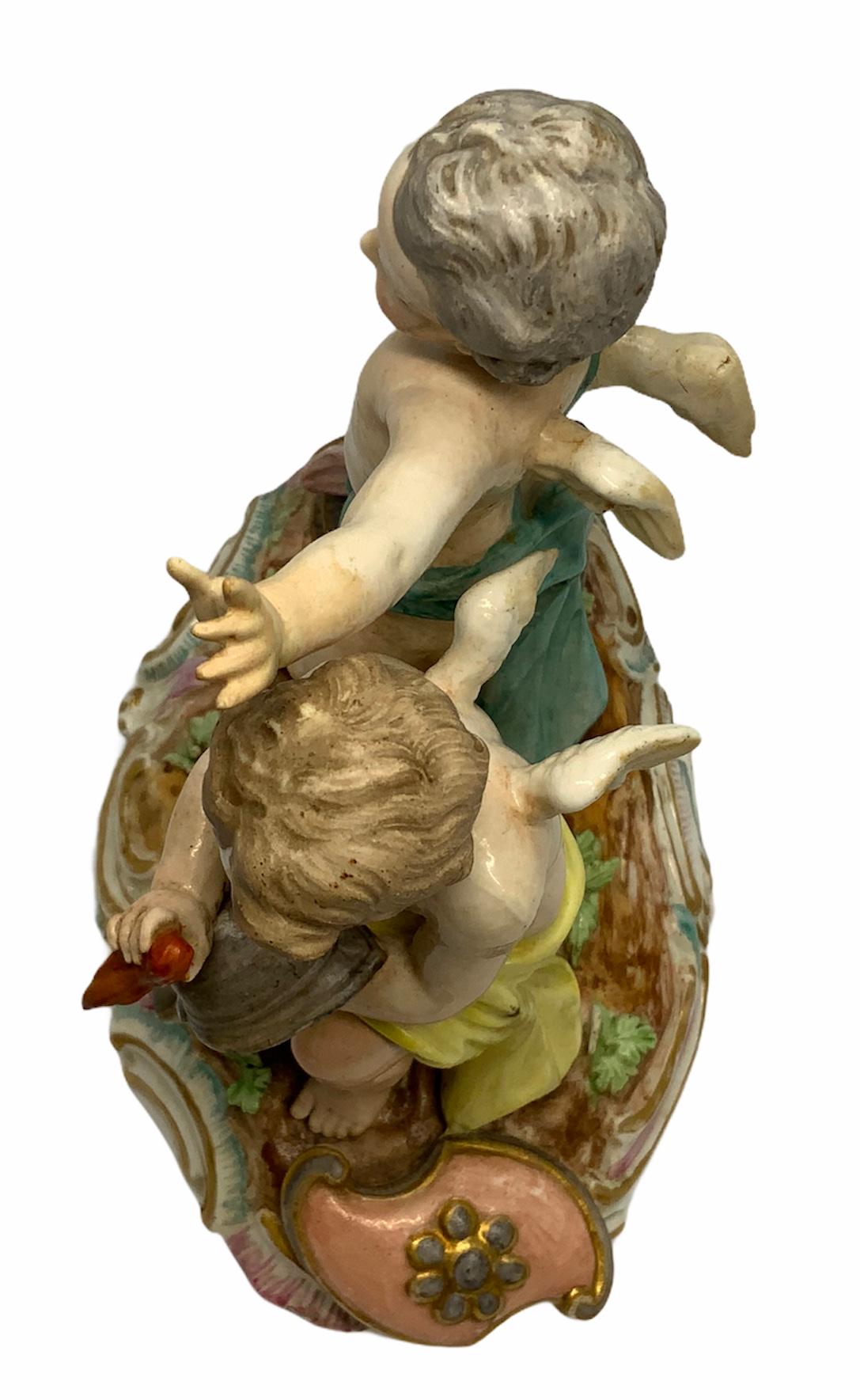 Königliches Porzellan oder Staatliche Porzellanmanufaktur ''KPM'' Skulptur eines Cherubs (19. Jahrhundert) im Angebot