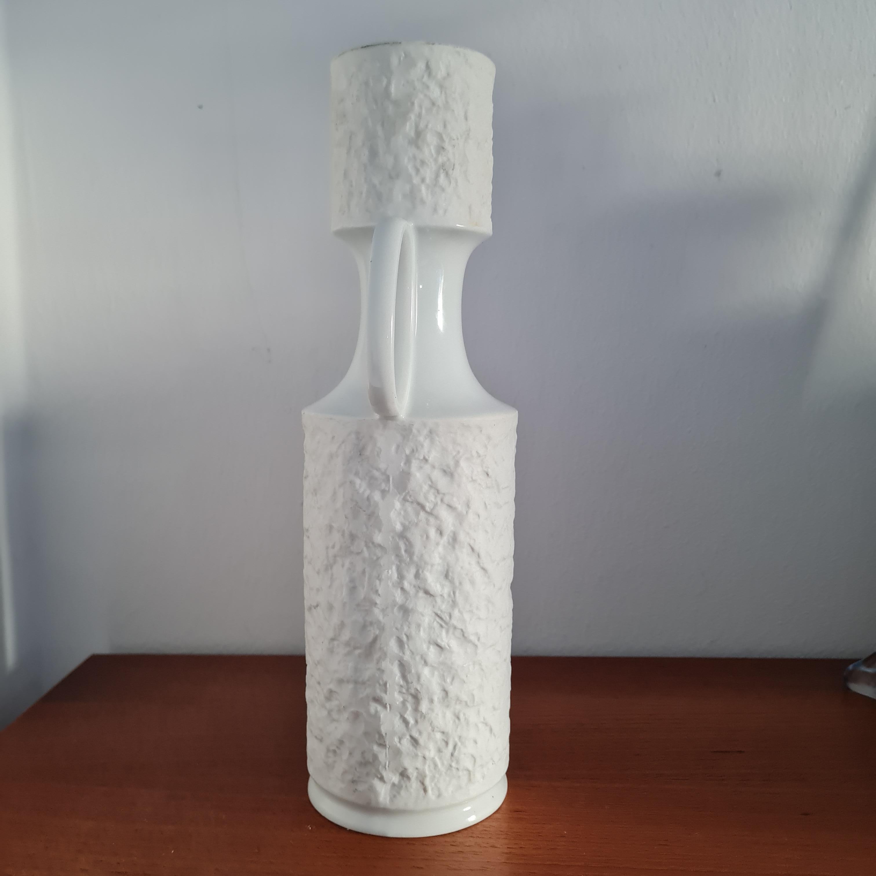 1970er Jahre deutsche KPM königliche bayerische Porzellan weiß Keramik Stein glatt Vase mit Griffs