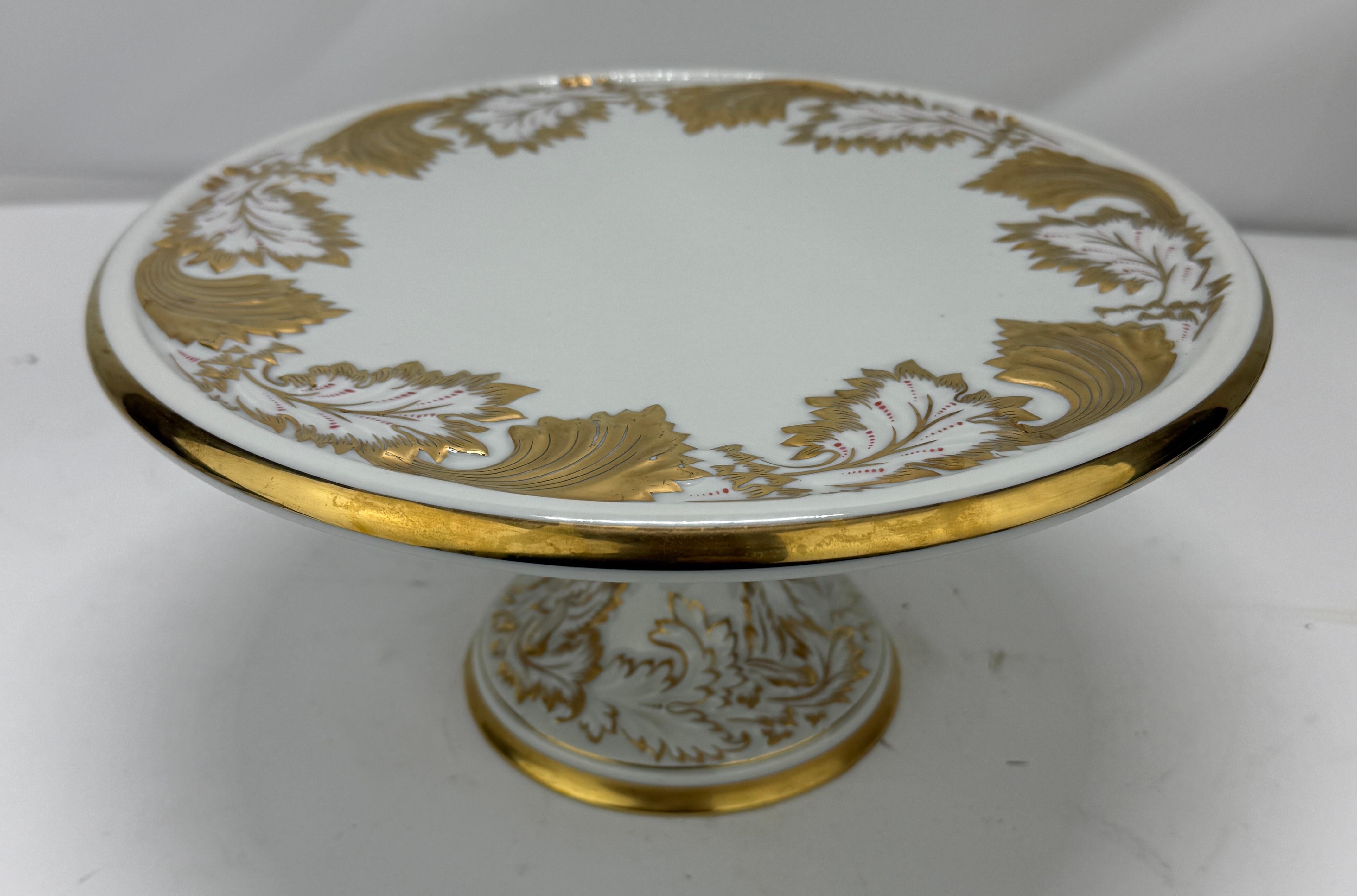 **Royal Porzellan Manufaktur Baviera Tazza de pedestal dorada con volutas y hojas de acanto**

Taza de porcelana con pie finamente trabajada por Royal Porzellan Manufaktur Bavaria (con la marca 