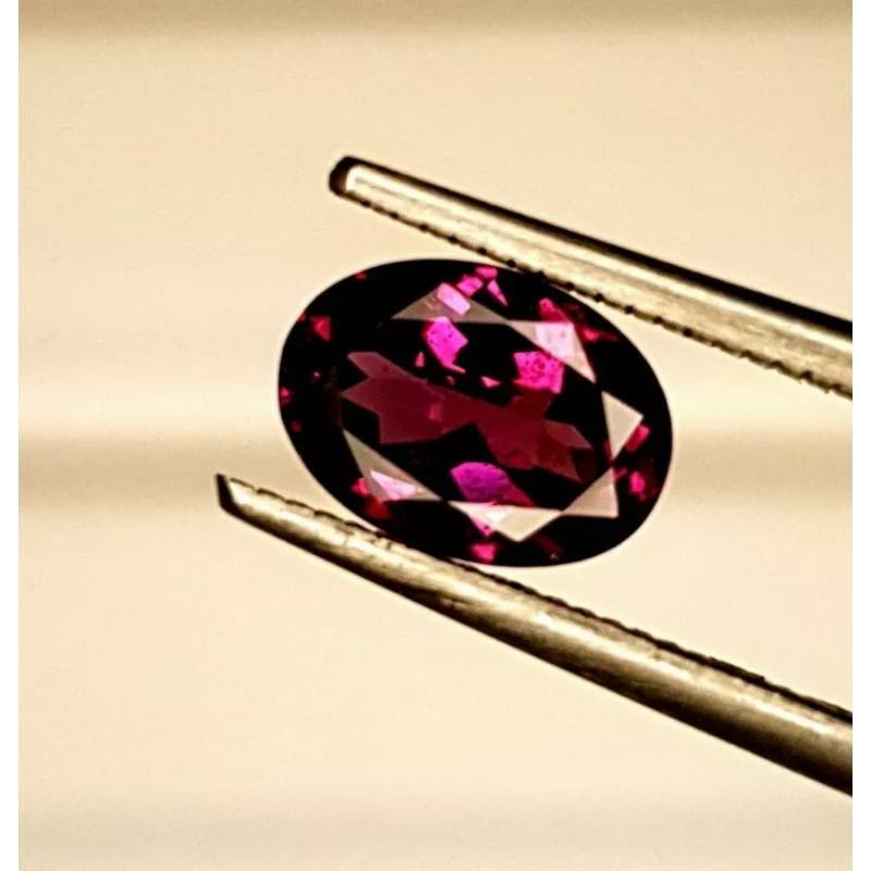 Taglio ovale Granato reale viola 1,40Ct Granato viola del Mozambico AAA+ Granato con cambio di colore in vendita
