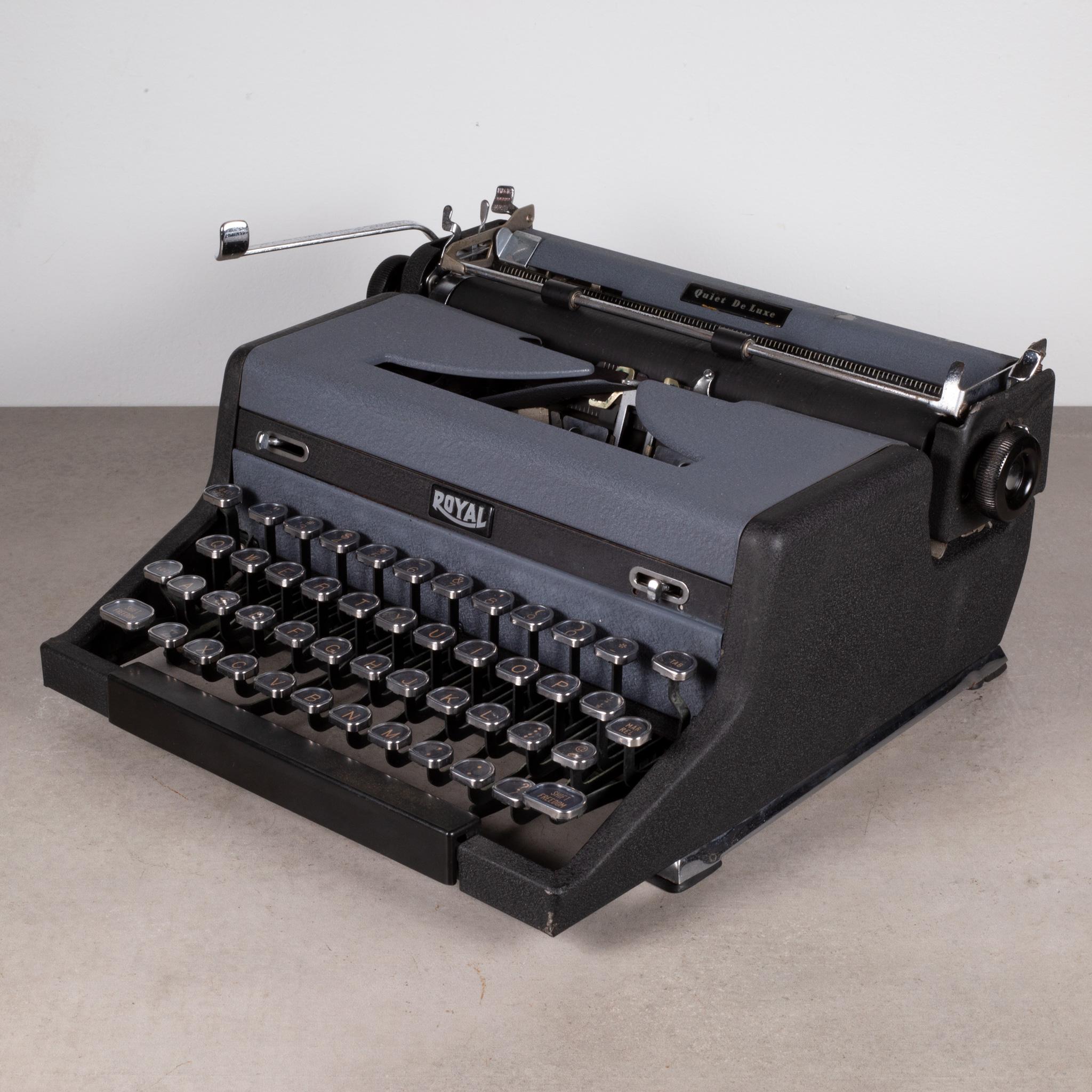 Royal Quiet DeLuxe Two Tone Typewriter und Koffer, um 1948  (KOSTENLOSER VERSAND) (Industriell)