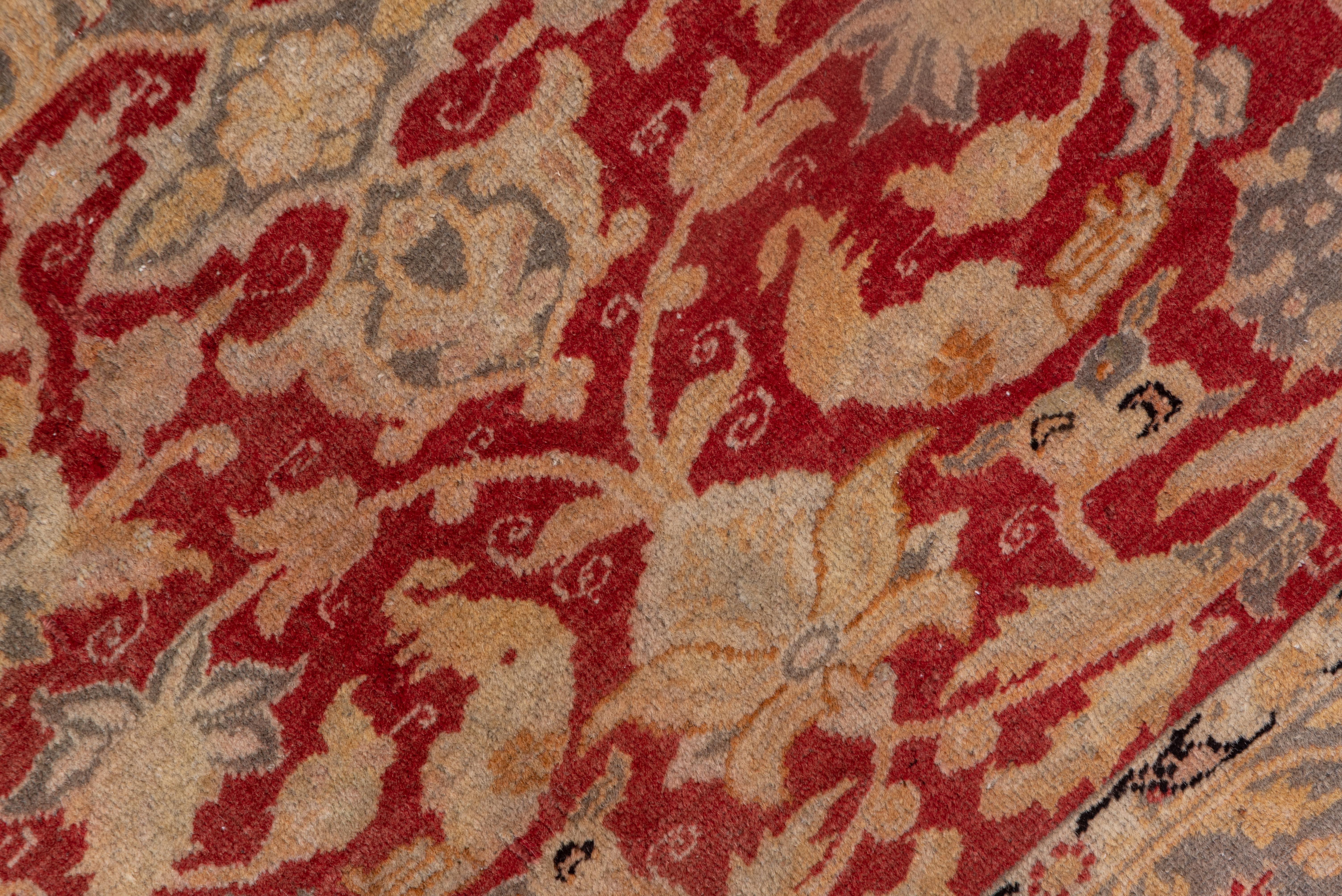 Antiker Kaisary-Teppich in königlichem Rot und ägyptischem Sandbraun, Mittelmedaillon, 1930er Jahre (Wolle) im Angebot