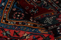 Königlicher roter und rosa Bubblegum Shirvan City Teppich Cira 1920