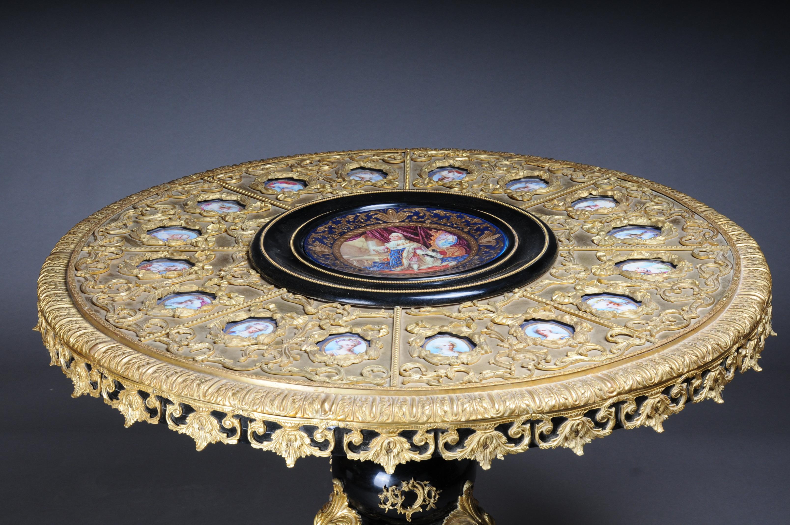XX secolo Tavolo Royal Salon, telaio e piano di montaggio in porcellana con bronzo stile Sevres in vendita