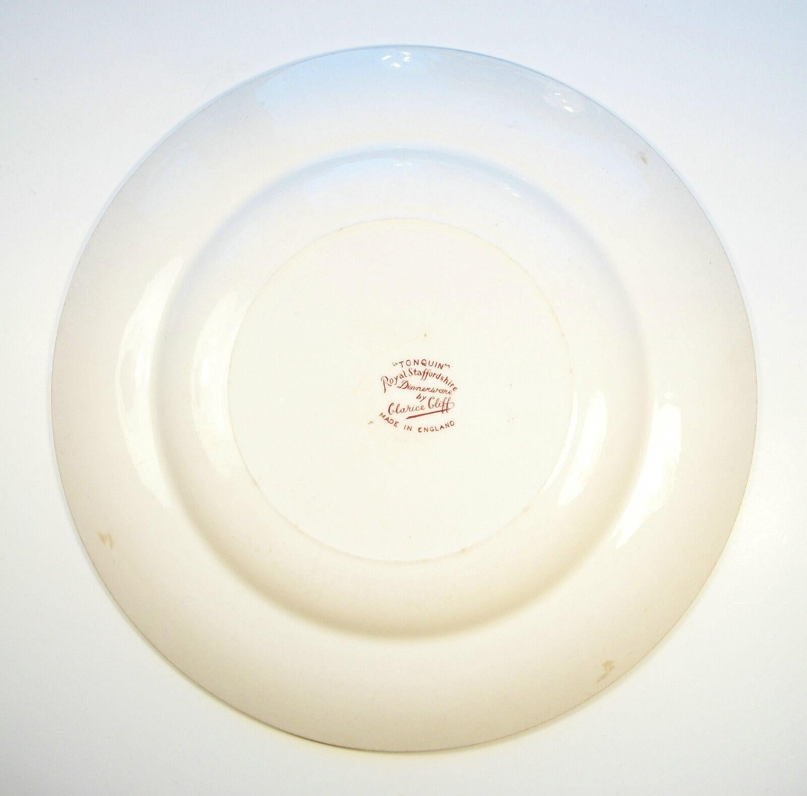 Victorian ROYAL STAFFORDSHIRE - Clarice Cliff - 'Tonquin' - Dinner Plate - Early 20th C. For Sale
