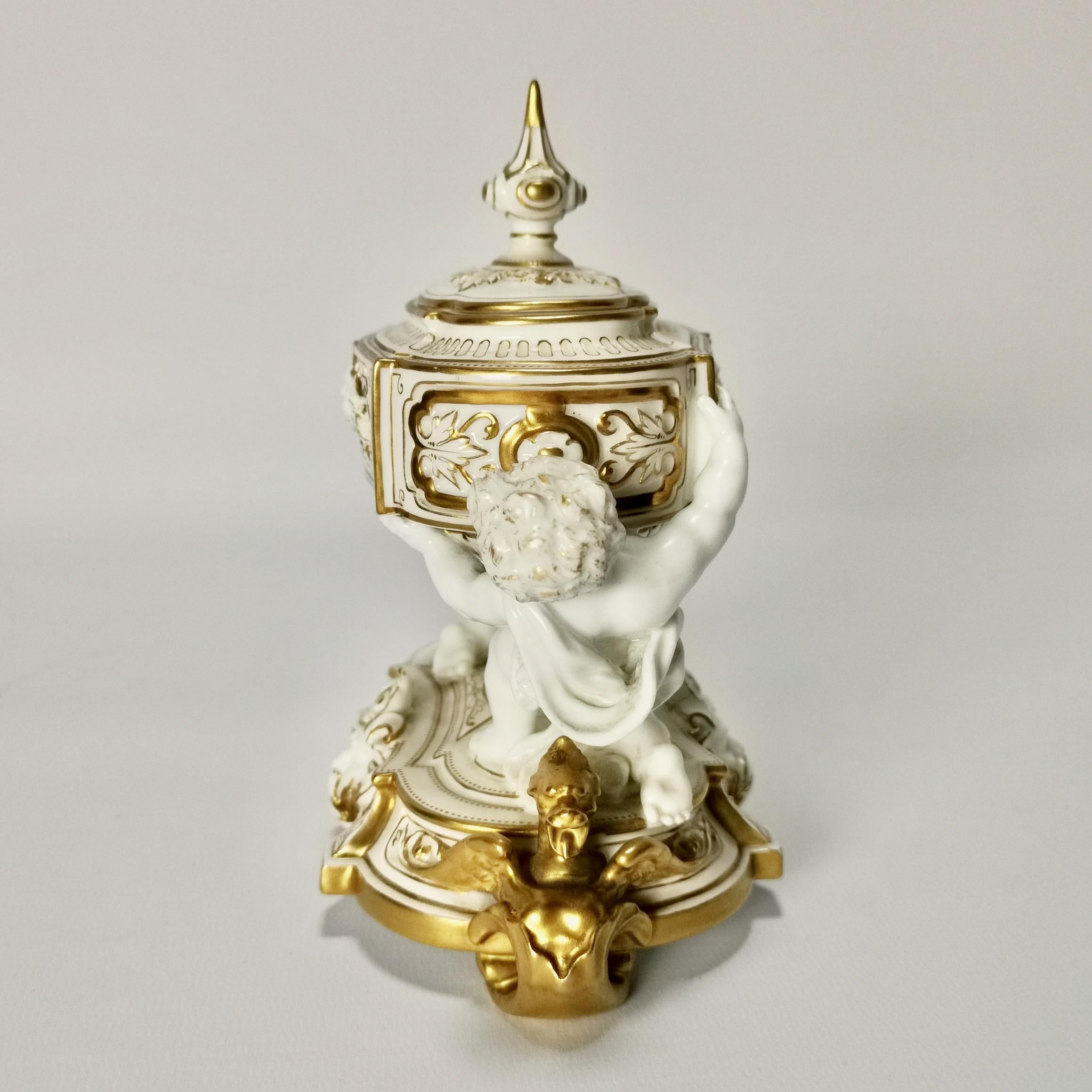 Royal Stamp Box, White Porcelain, Gilt, Cherubs, Royal Worcester, Edwardian 1902 In Good Condition In London, GB