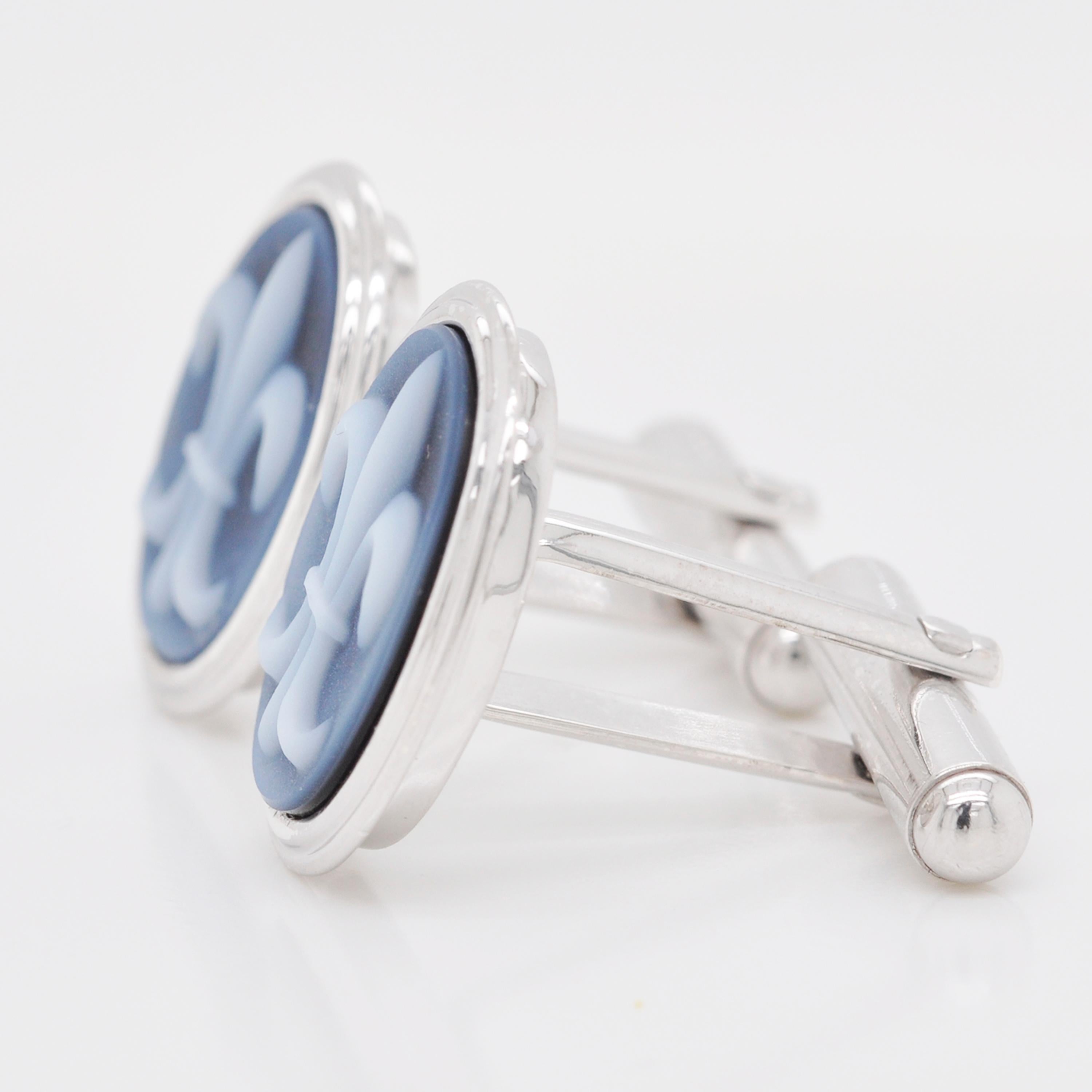 Contemporary Royal Symbol Fleur-de-Lis Agate Carving Sterling Silver Gemstone Cufflinks For Sale