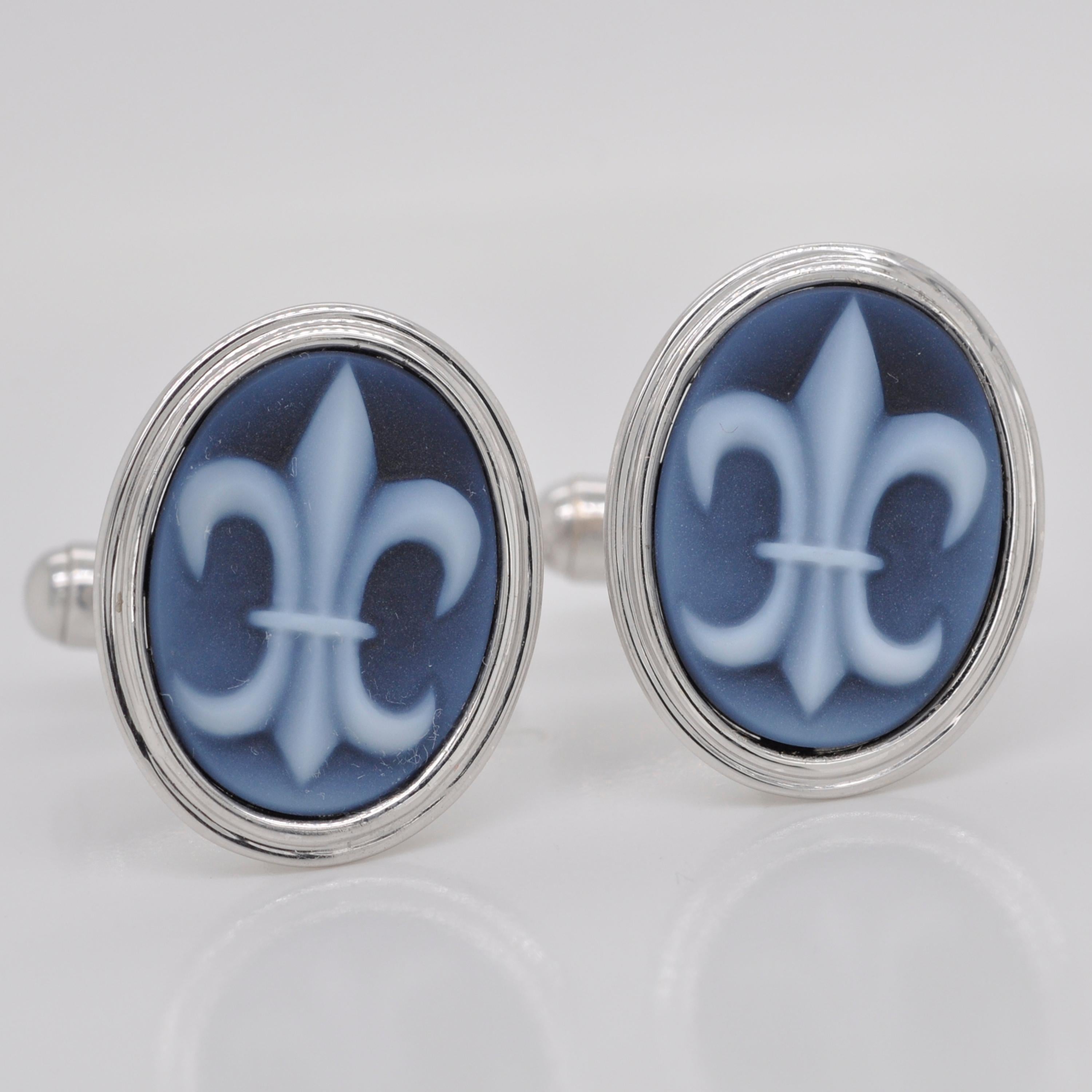 Women's or Men's Royal Symbol Fleur-de-Lis Agate Carving Sterling Silver Gemstone Cufflinks For Sale