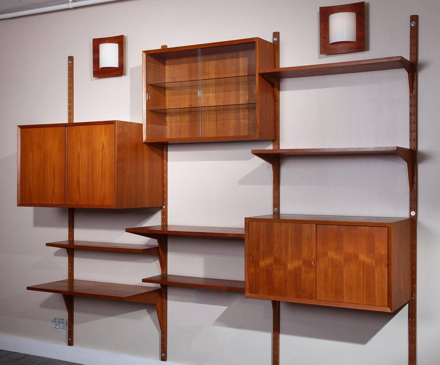 Royal System Danish Modular Wall Furniture by Poul Cadovius In Good Condition In Paris, FR