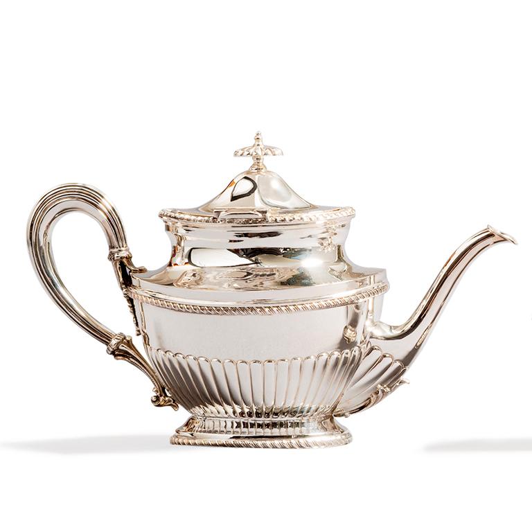 Royal tea set, sterling silver oval shape 4 pieces tea set - ag/925/g 3230
Handmade in Italy
Completely handmade in our workshop in Milano
Ganci Argenterie - Hallmark 110MI - one of the oldest Italian Silversmith.
        