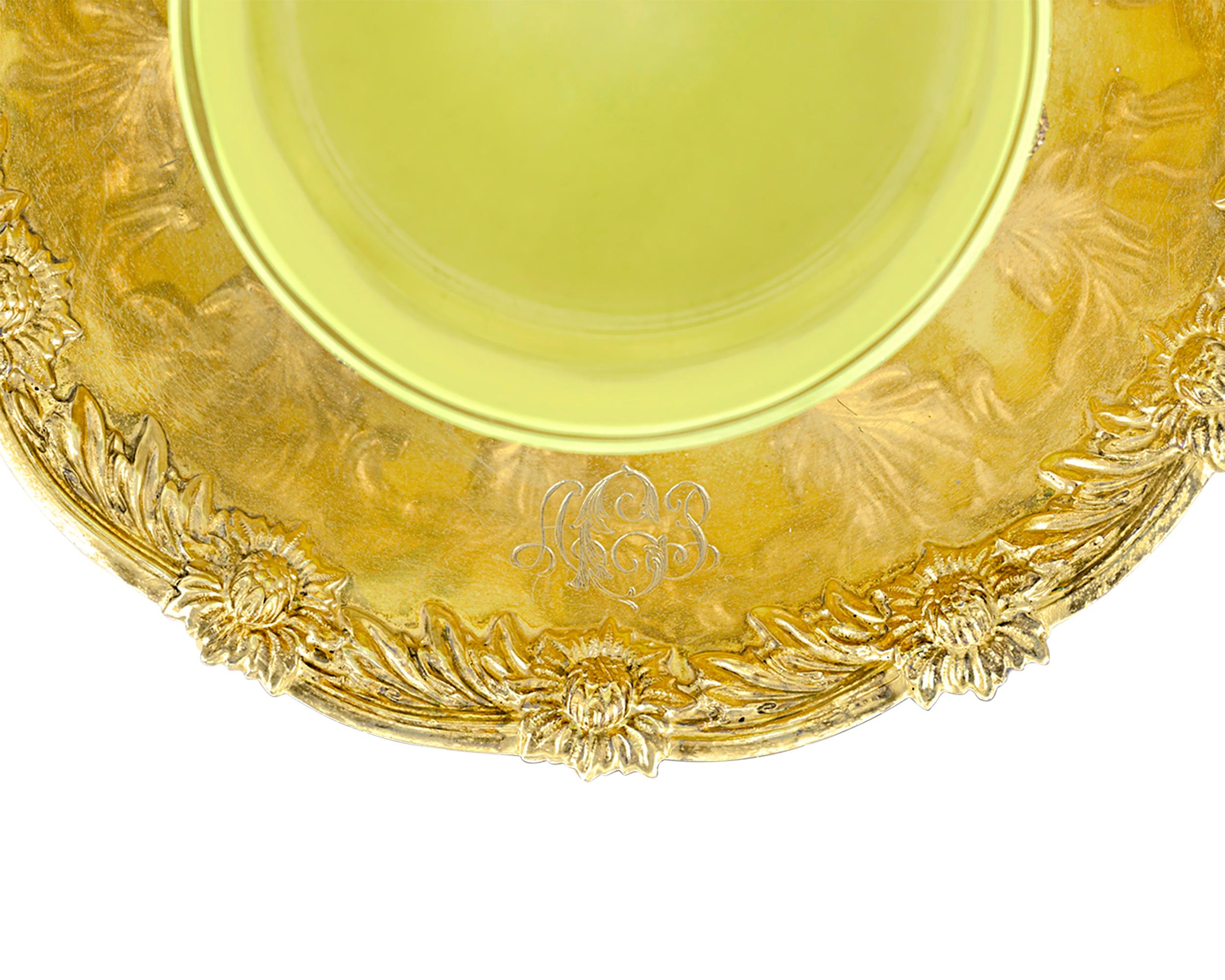 Königlich Royal Tiffany & Co. Chrysantheme Silber vergoldete Ramekins aus Glas (amerikanisch) im Angebot