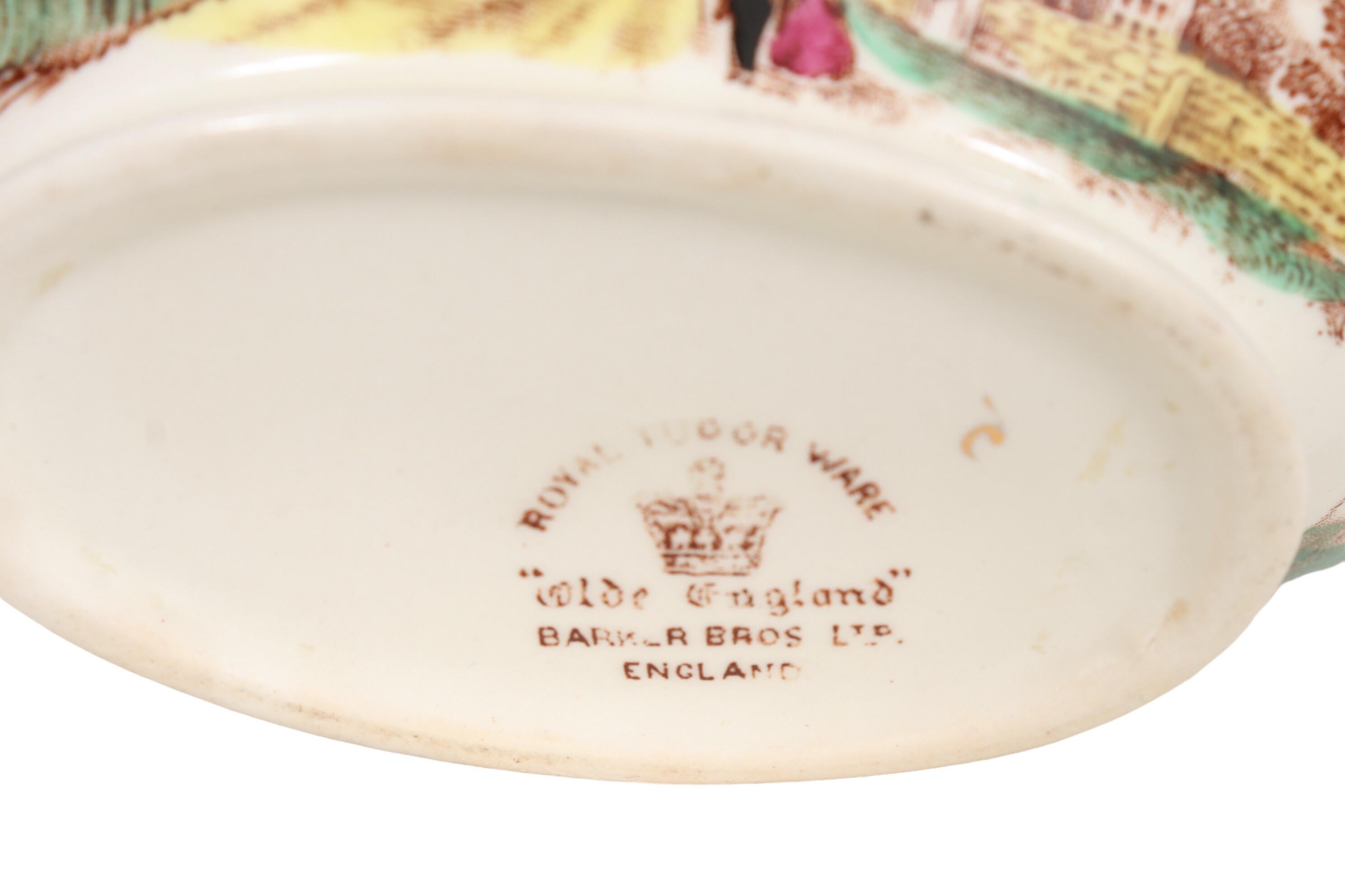 Royal Tudor Ware Porcelain Gravy Boat In Good Condition For Sale In Bradenton, FL