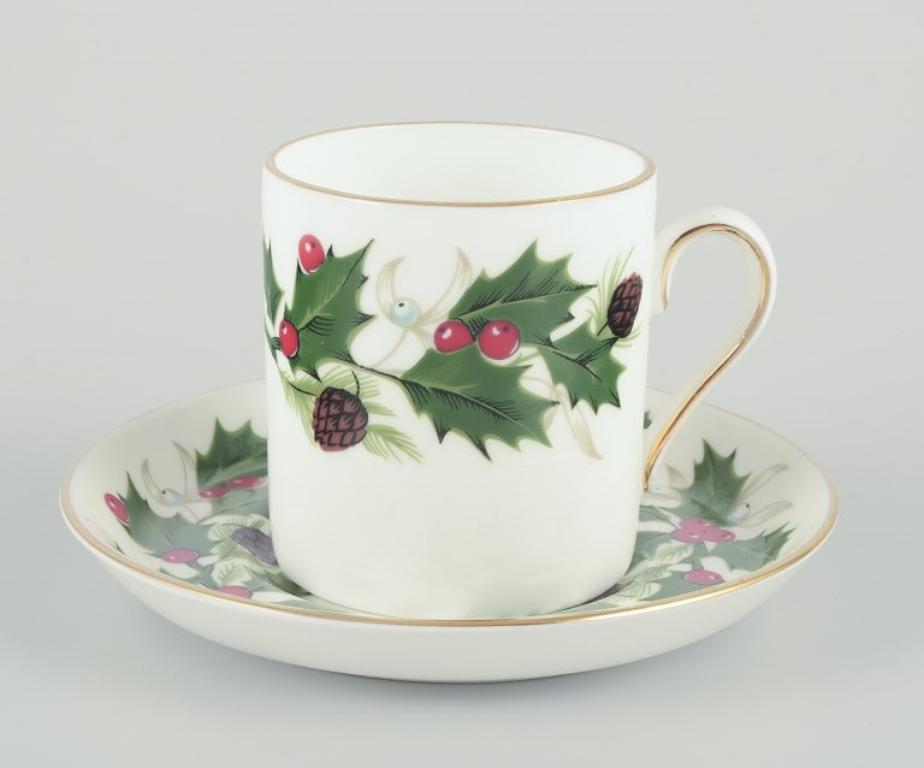 Royal Tuscan, England. A set of six cups with handles. 
From the “Noel” series.
20th century.
Perfect condition.
Marked.
Cup: Height 6,3 cm. x diameter 5.7 cm. without handle 
Saucer: 11,8 cm.

