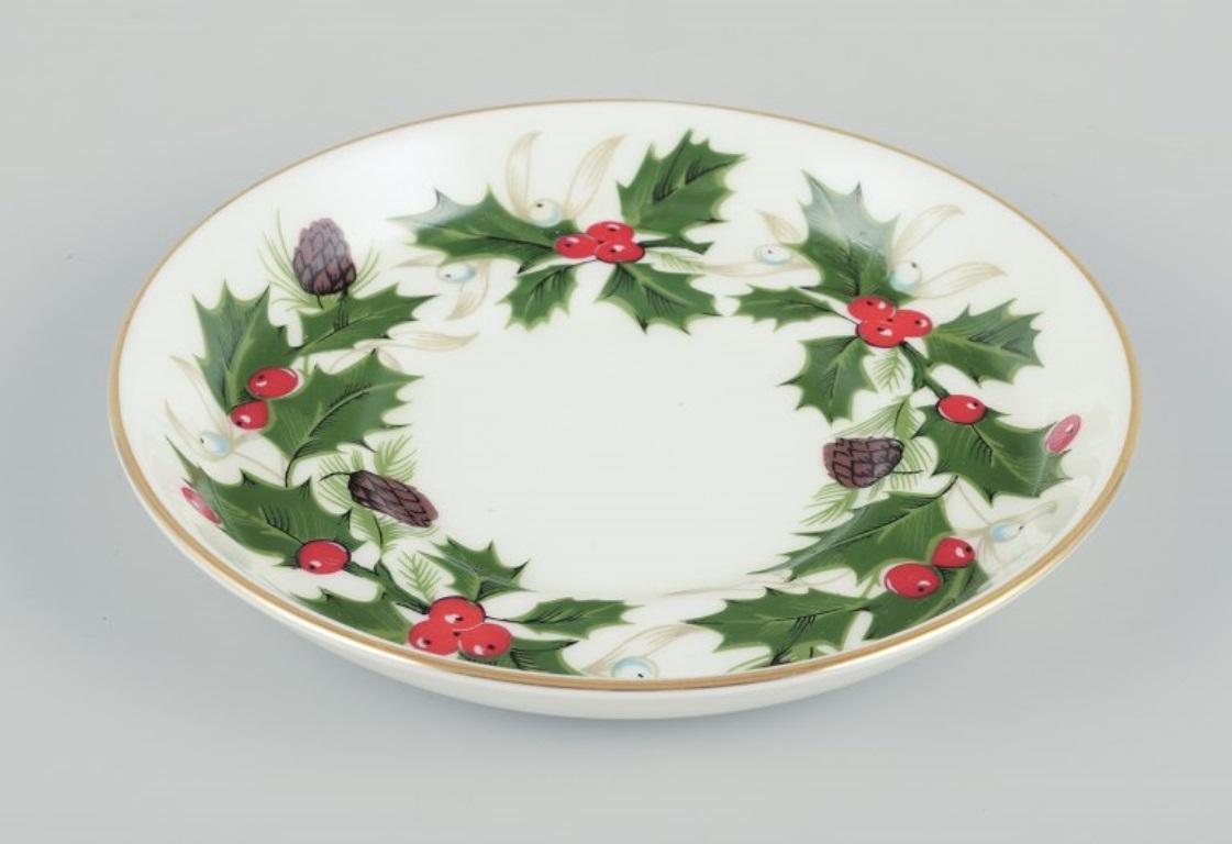20th Century Royal Tuscan, England. Set of six cups and saucers. The “Noel” series. For Sale